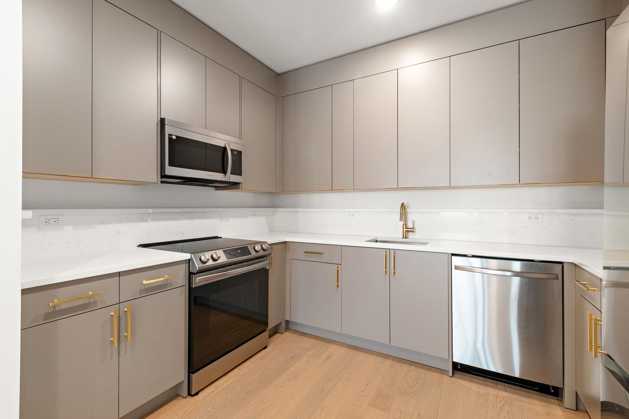 35 ORCHARD ST - Photo 3