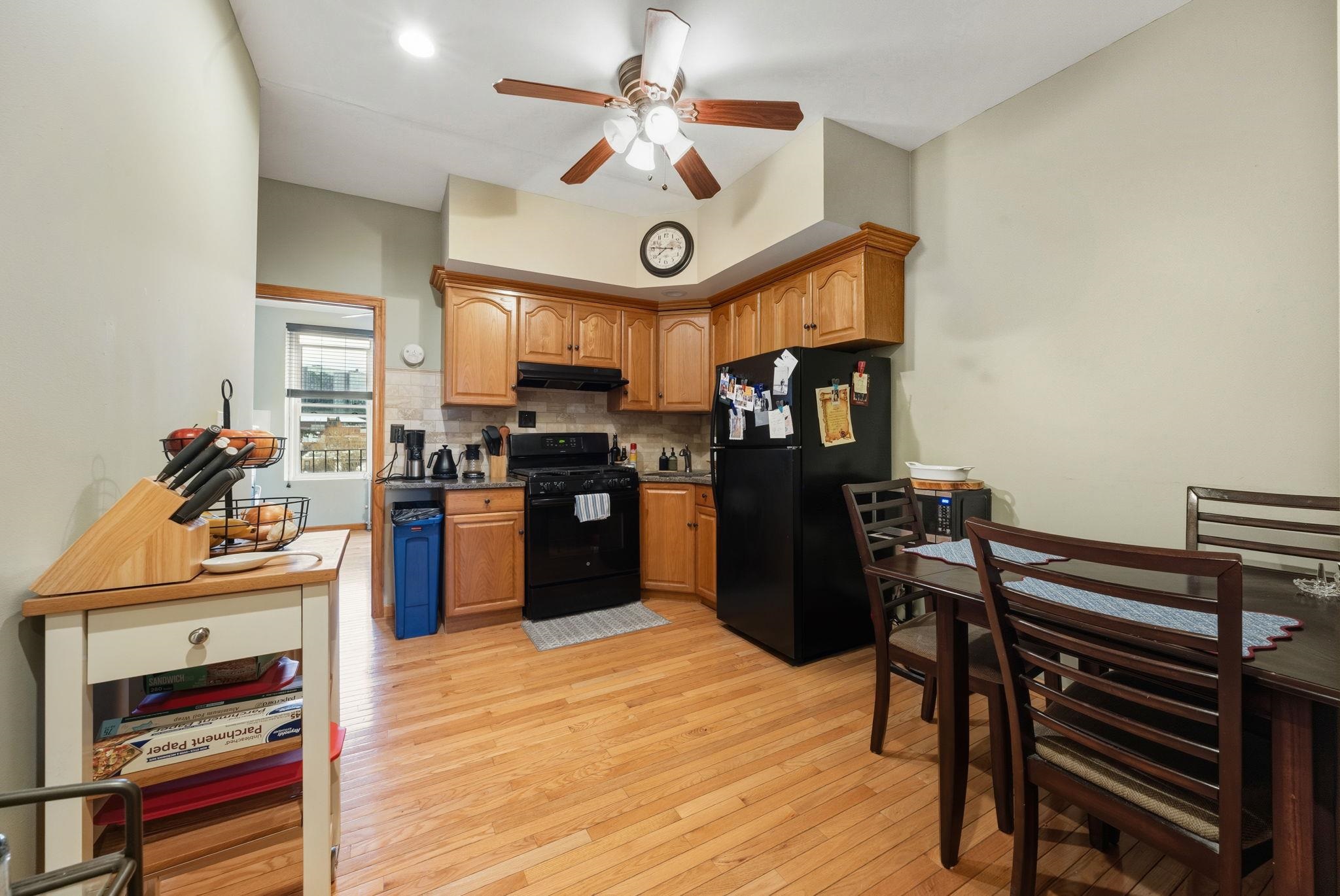 627 WILLOW AVE - Photo 3