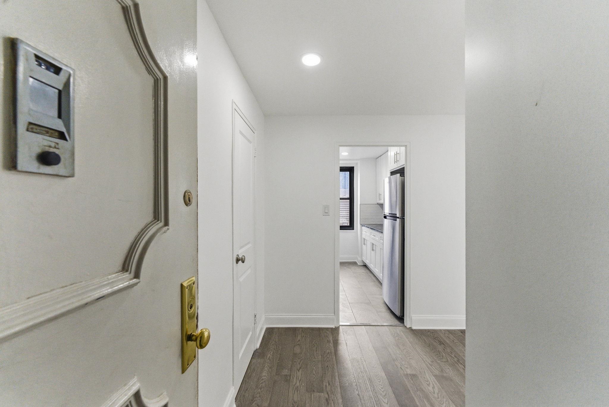 225 ST PAULS AVE - Photo 3