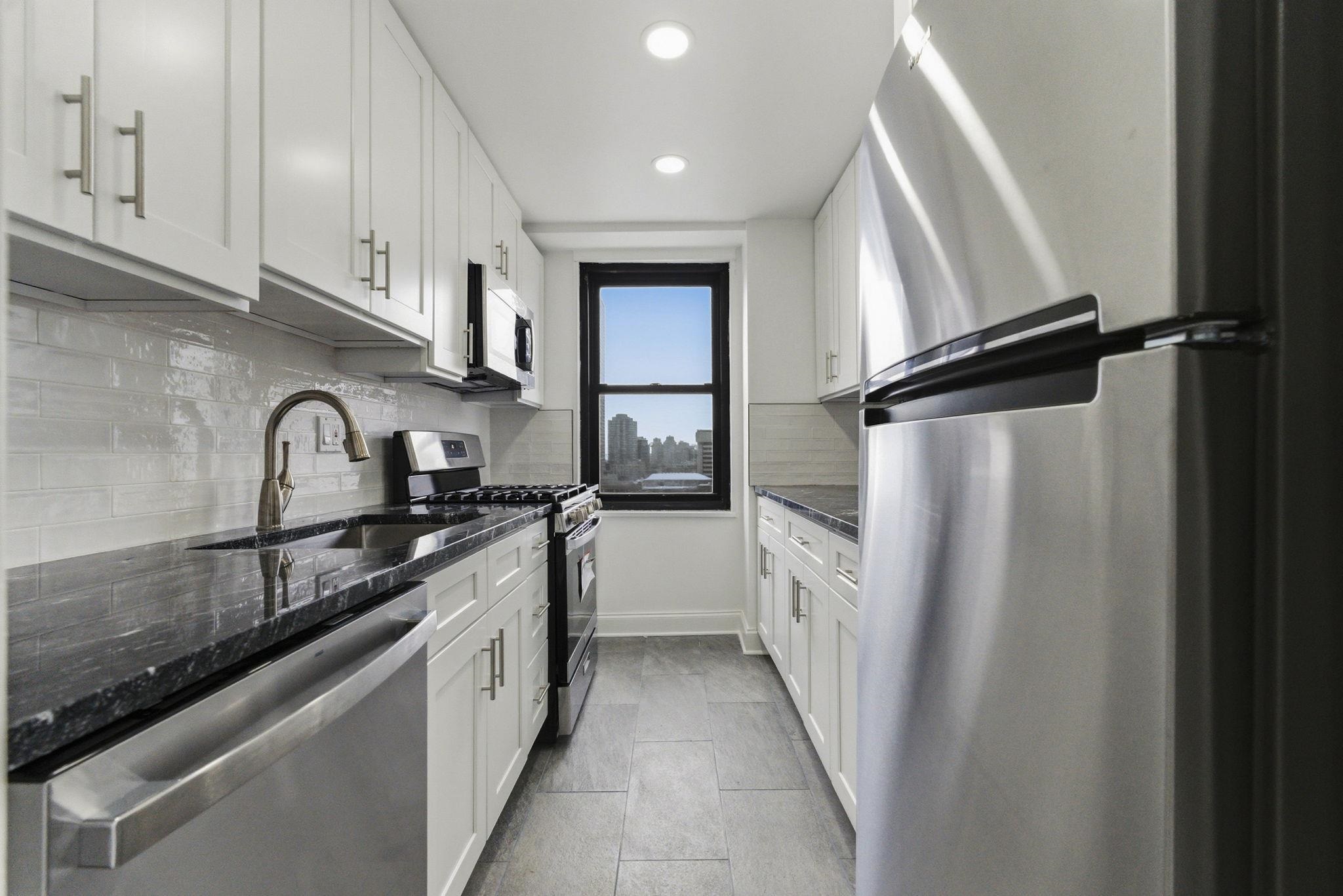 225 ST PAULS AVE - Photo 4