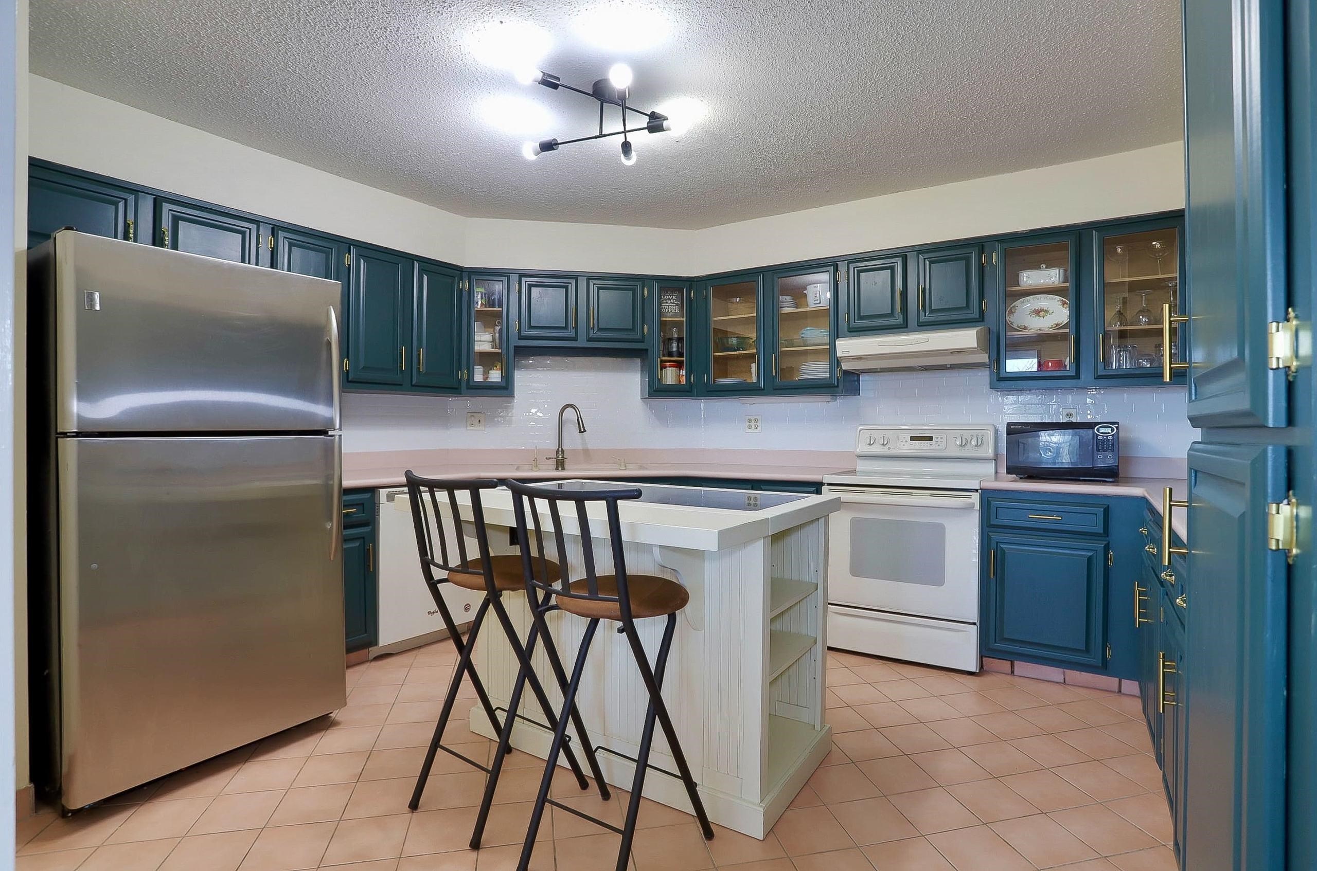 525 HARMON COVE TOWER - Photo 4