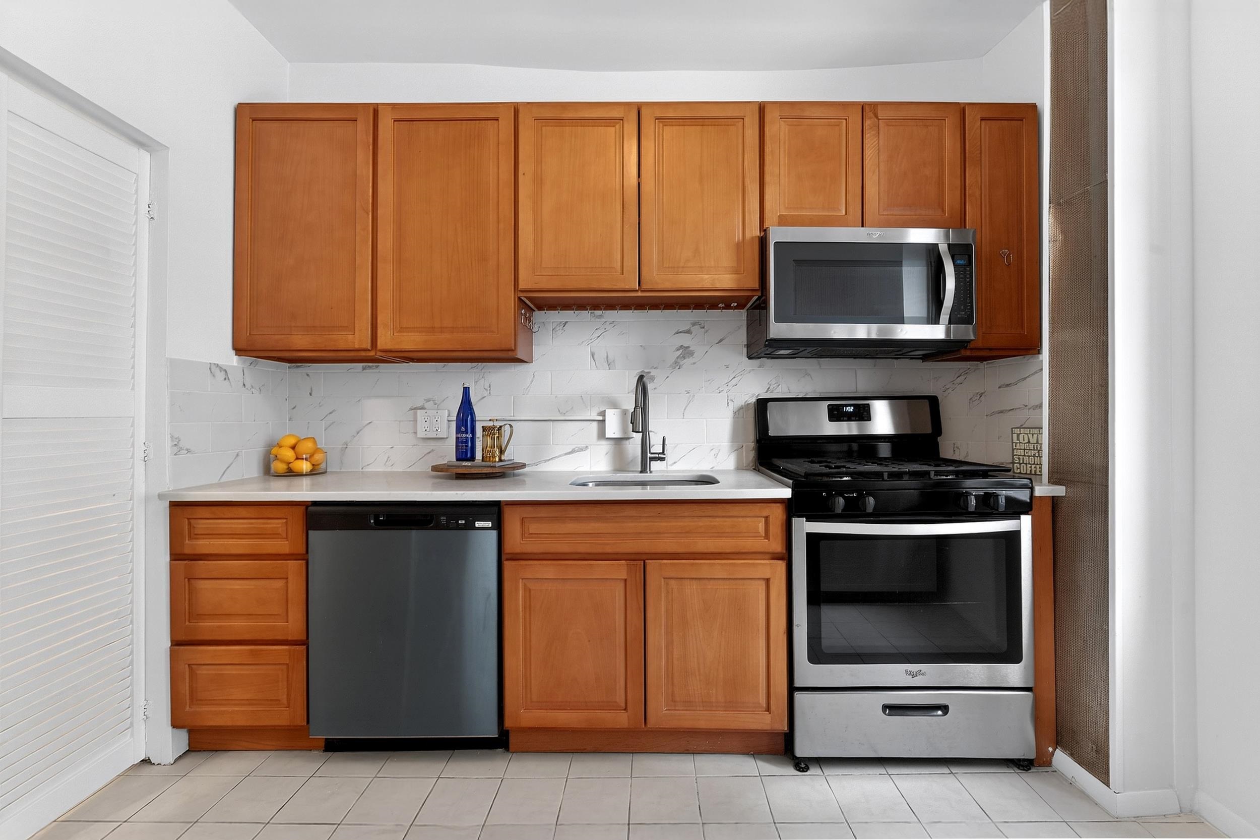 6045 BLVD EAST - Photo 4