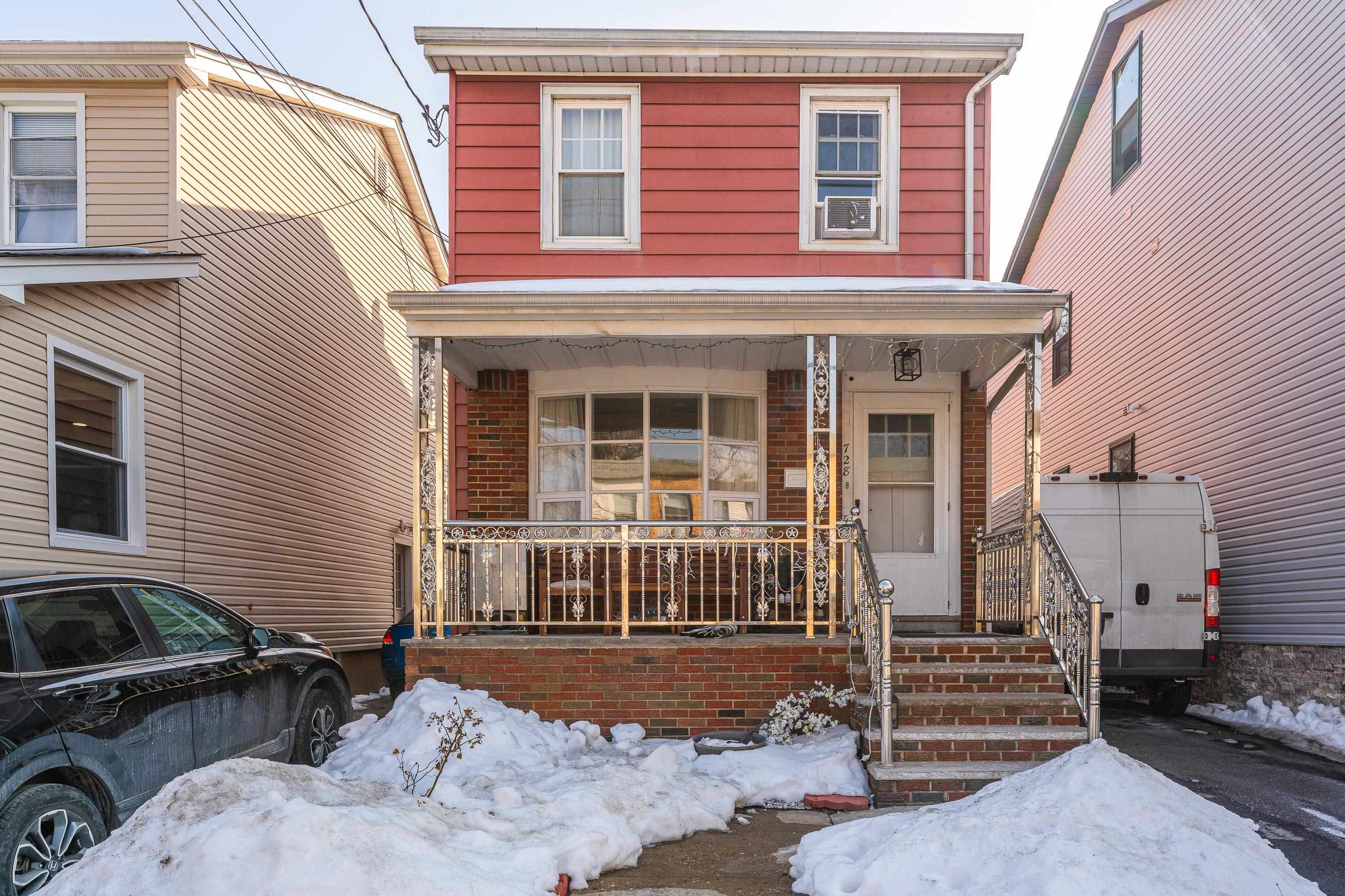 728 DEVON ST - Photo 1