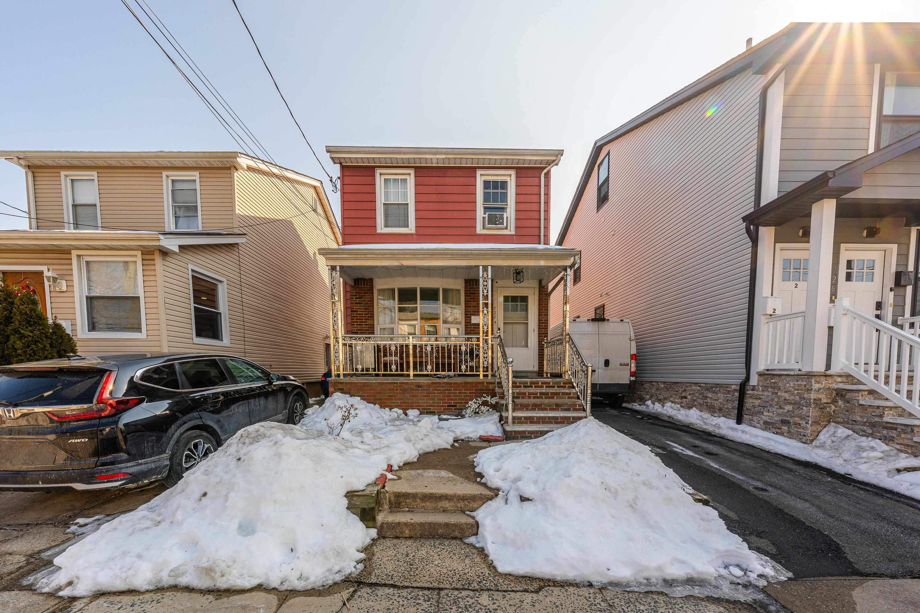 728 DEVON ST - Photo 2