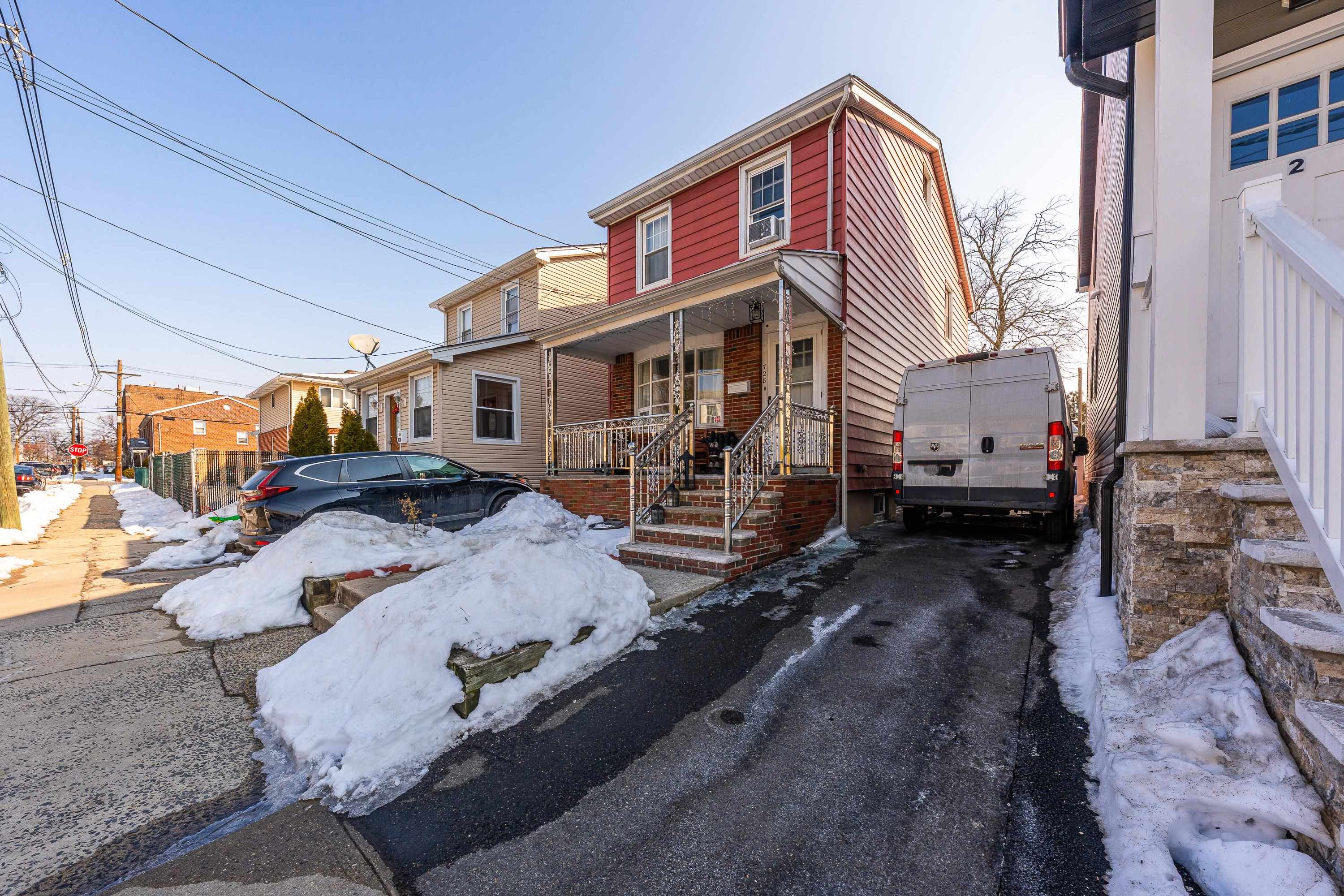 728 DEVON ST - Photo 4