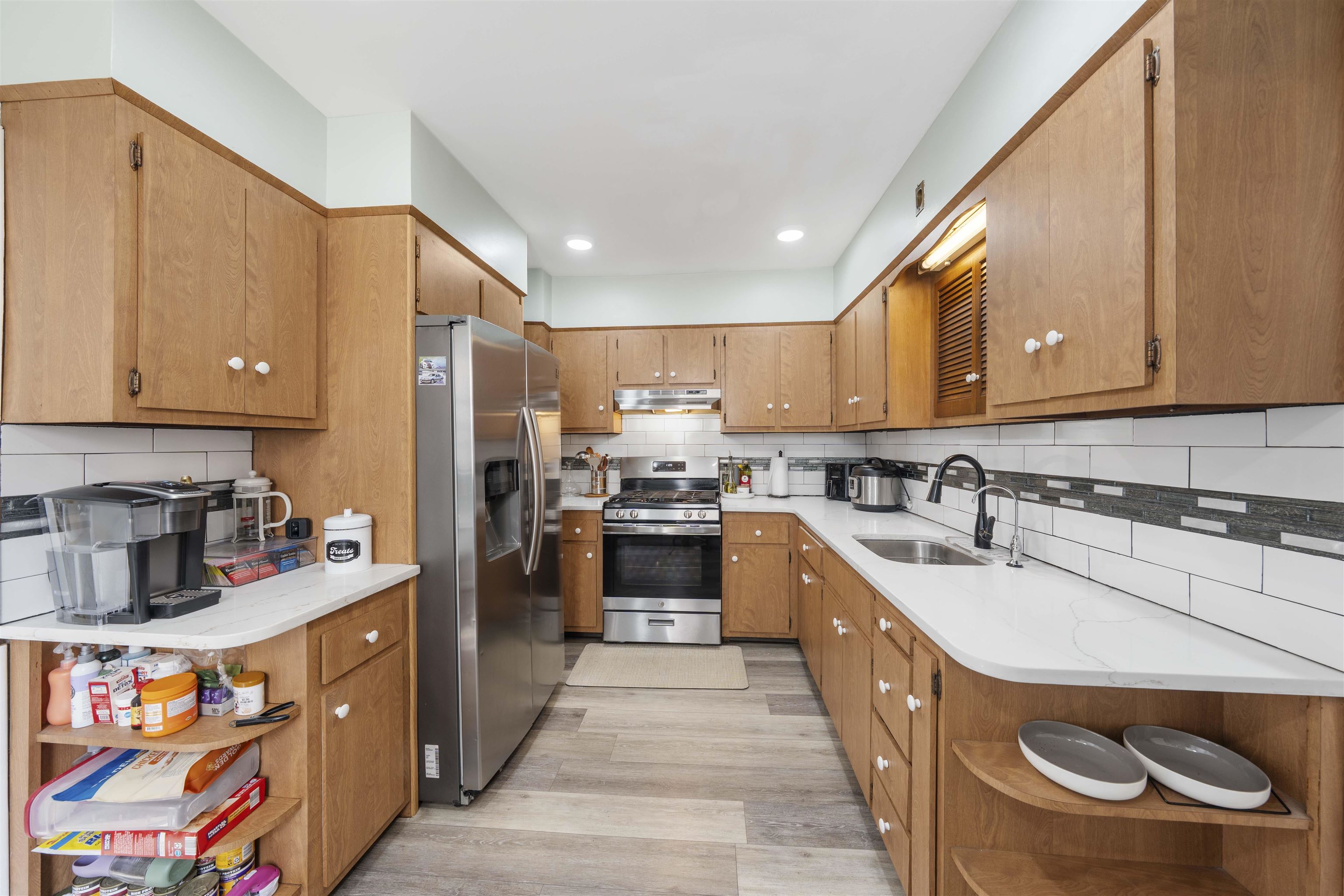 728 DEVON ST - Photo 5