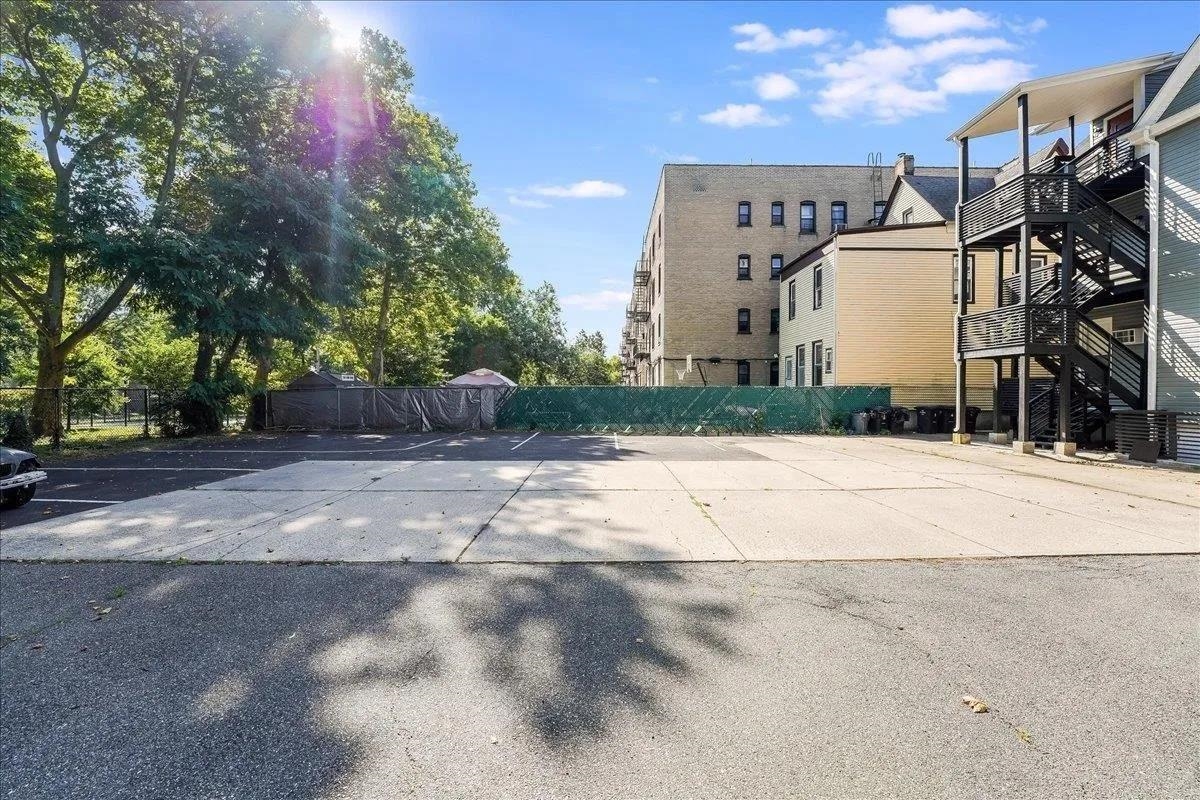 486 BRAMHALL AVE - Photo 3