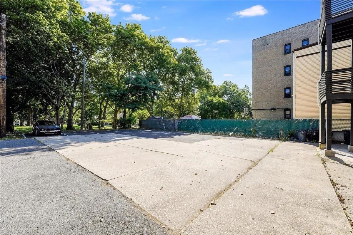 486 BRAMHALL AVE - Photo 4