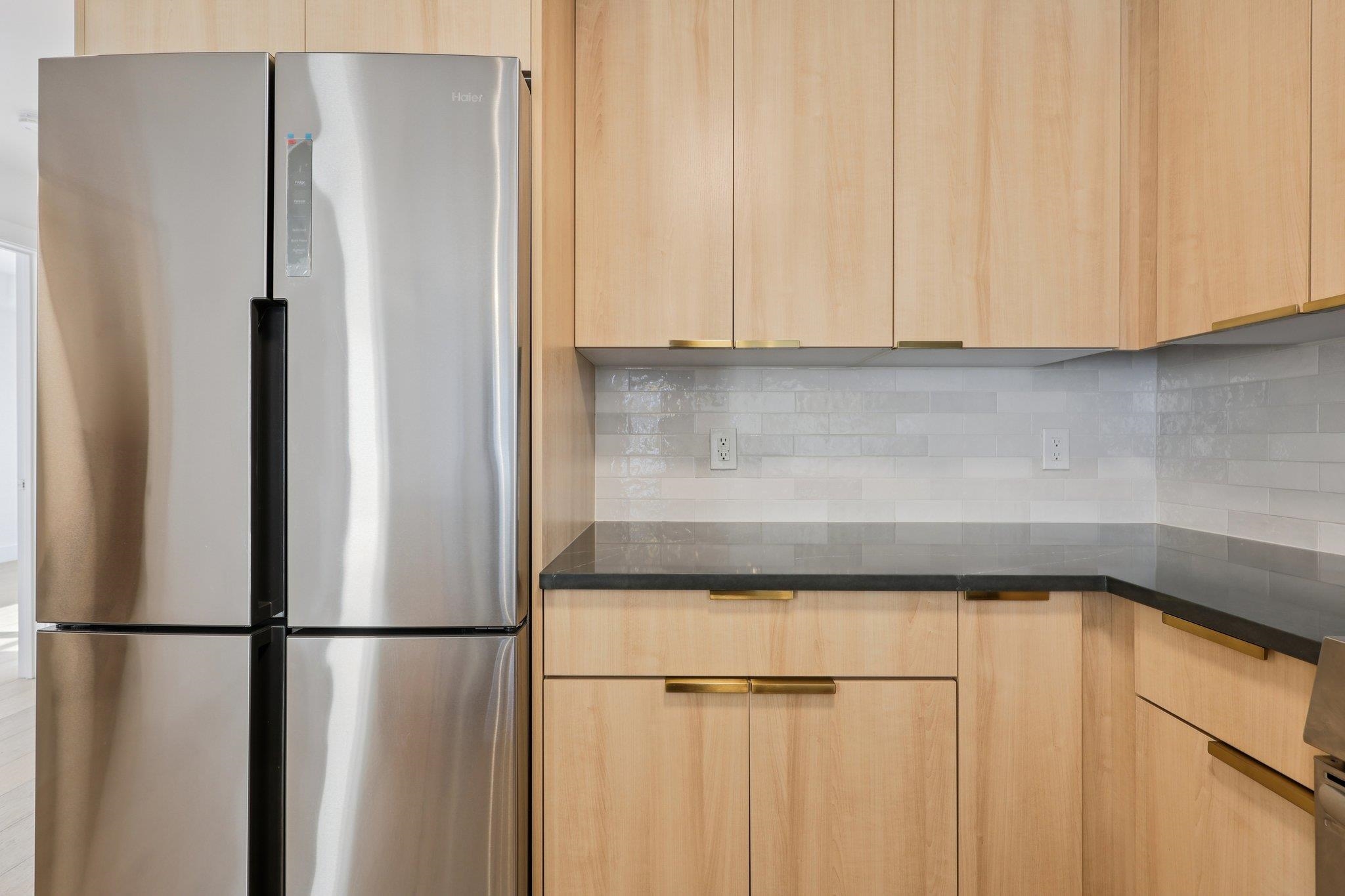 348 BALDWIN AVE - Photo 4