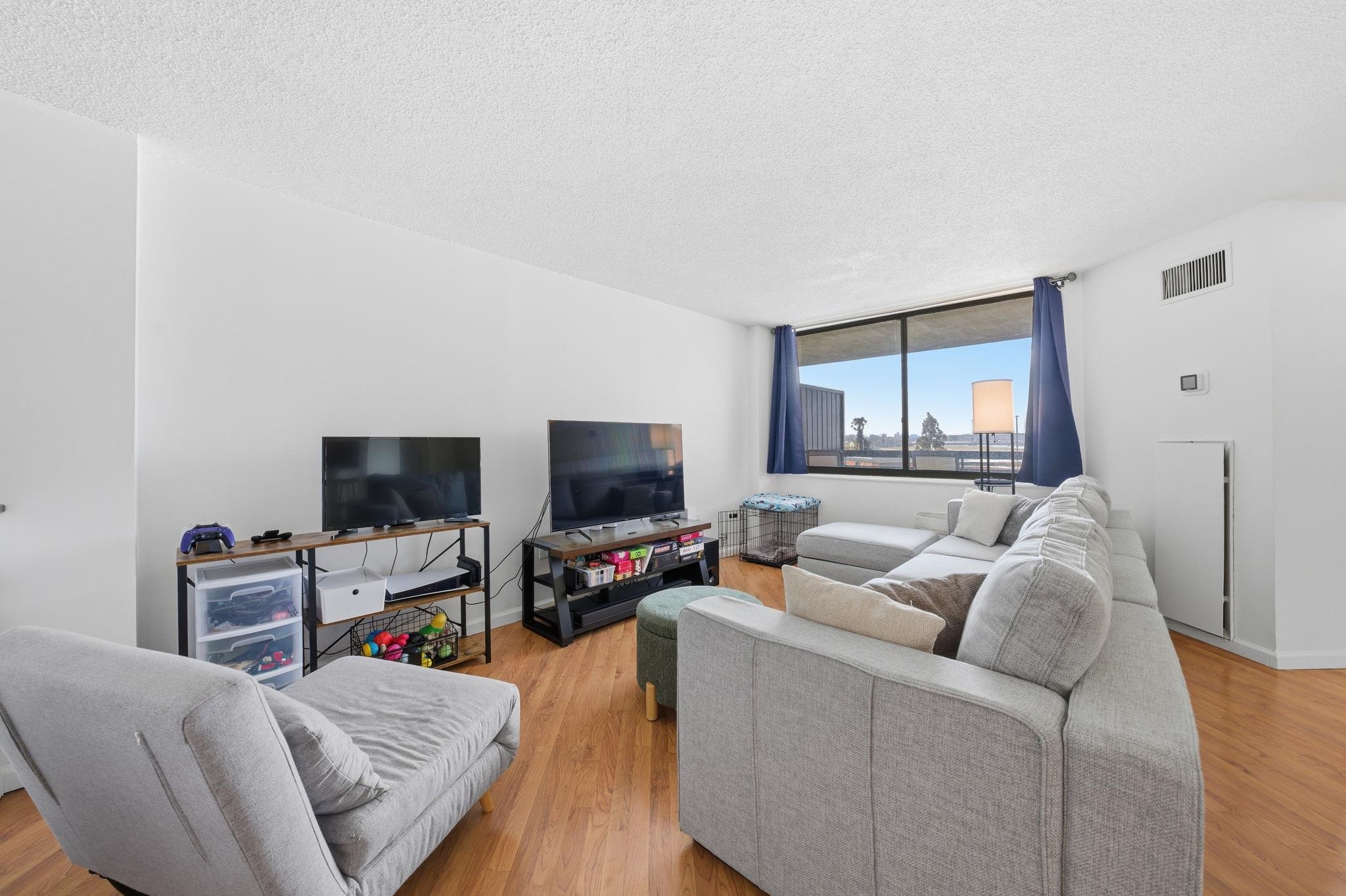 222 HARMON COVE TOWER - Photo 2