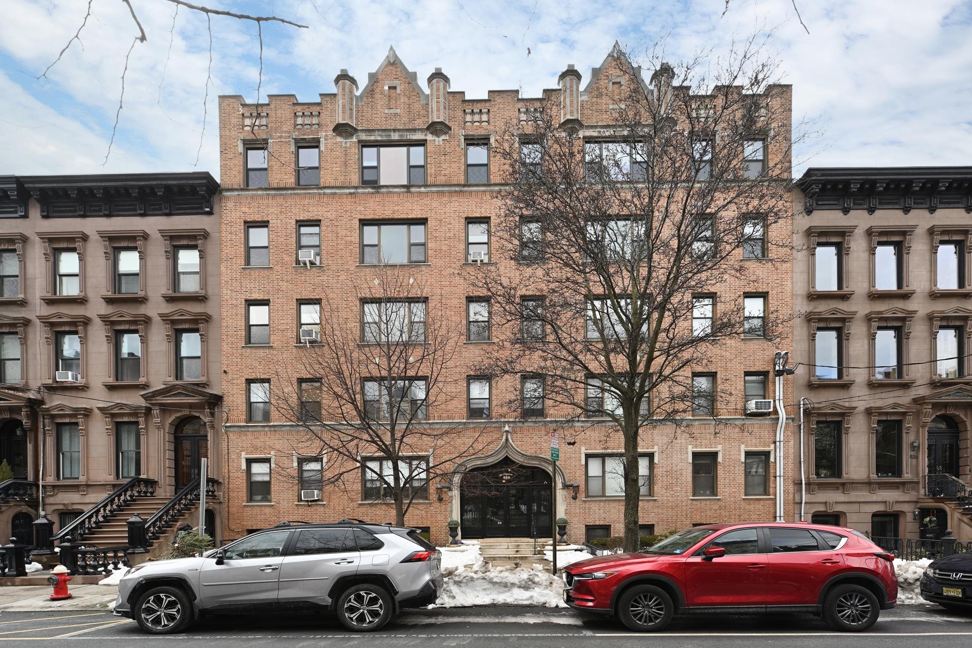 920 HUDSON ST - Photo 2