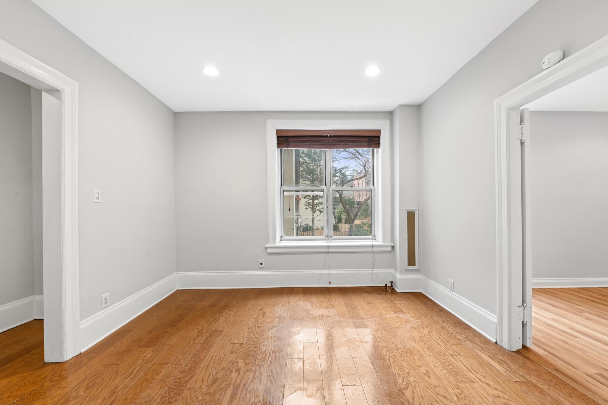 920 HUDSON ST - Photo 5