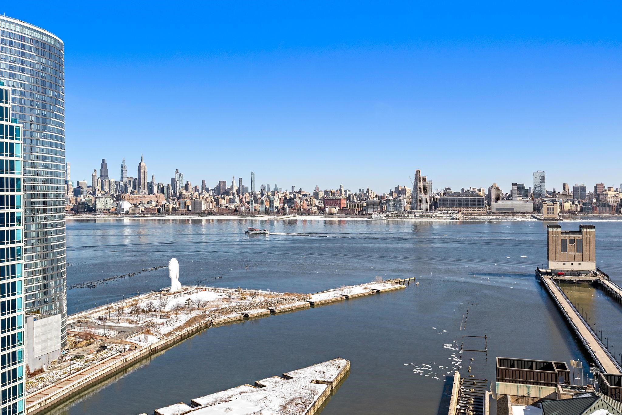 20 NEWPORT PARKWAY - Photo 2