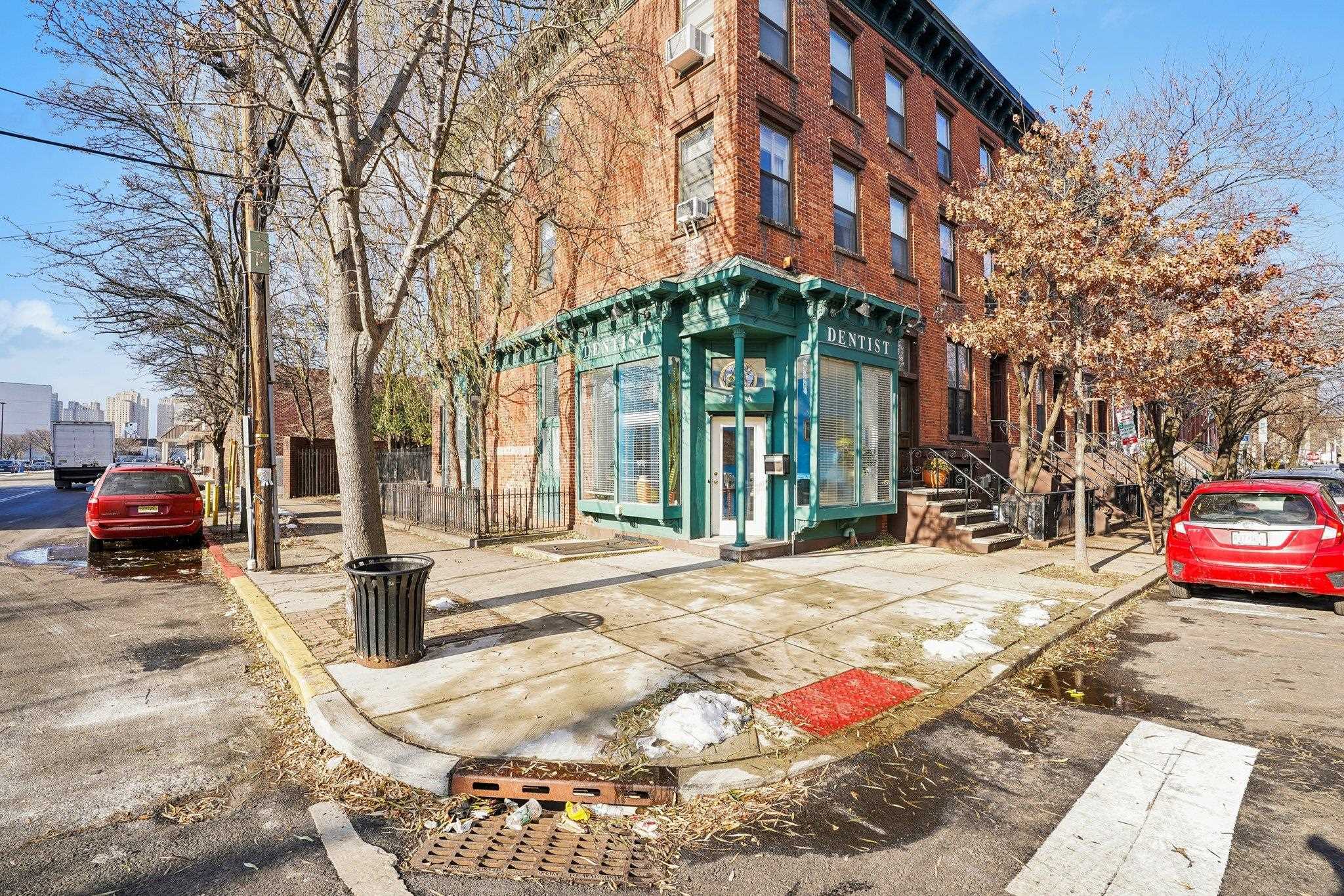 273 MONMOUTH ST - Photo 1