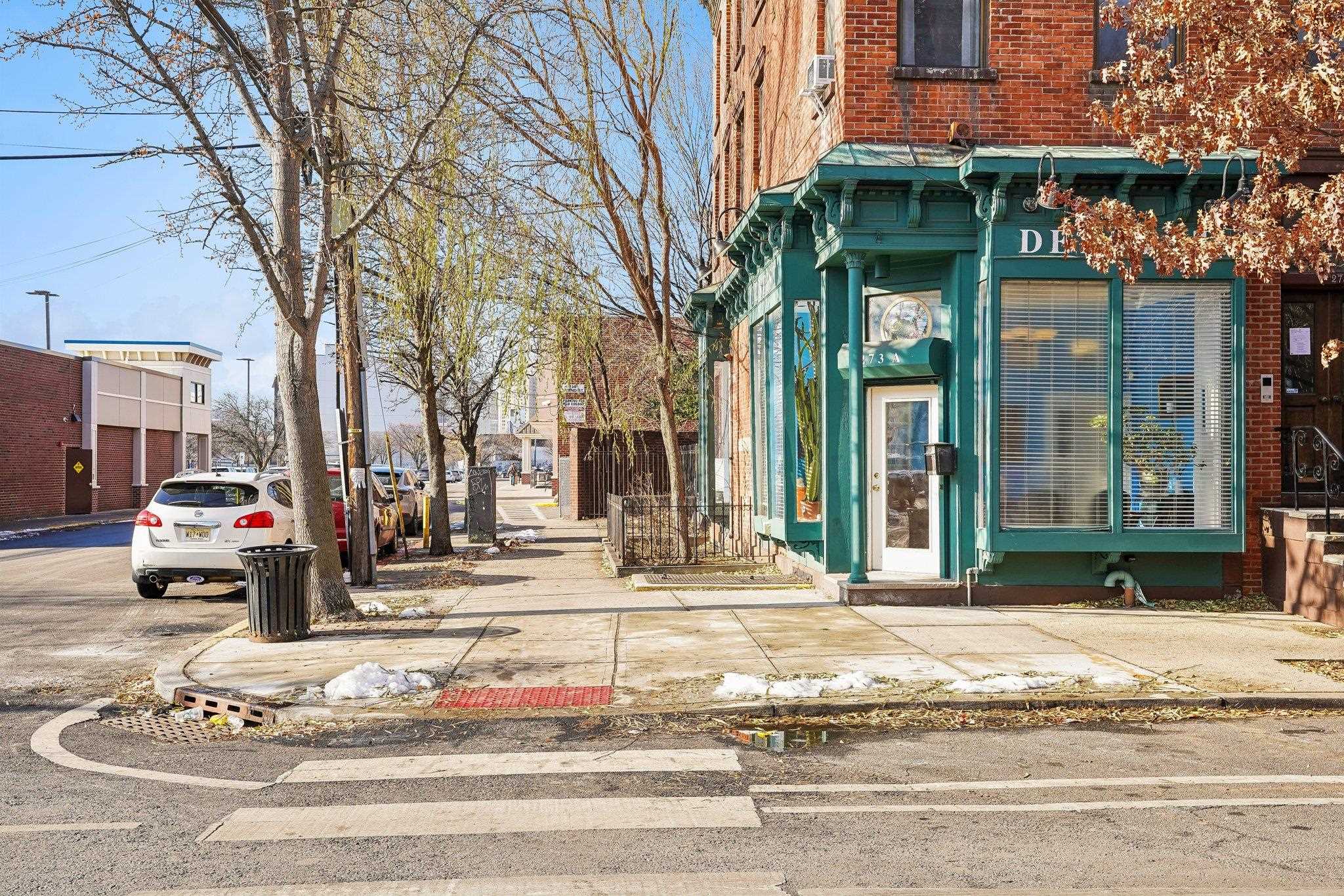 273 MONMOUTH ST - Photo 4