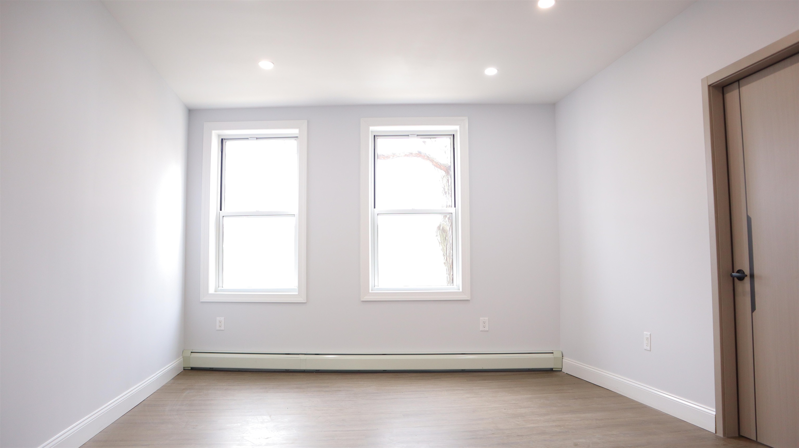 66 ROMAINE AVE - Photo 2