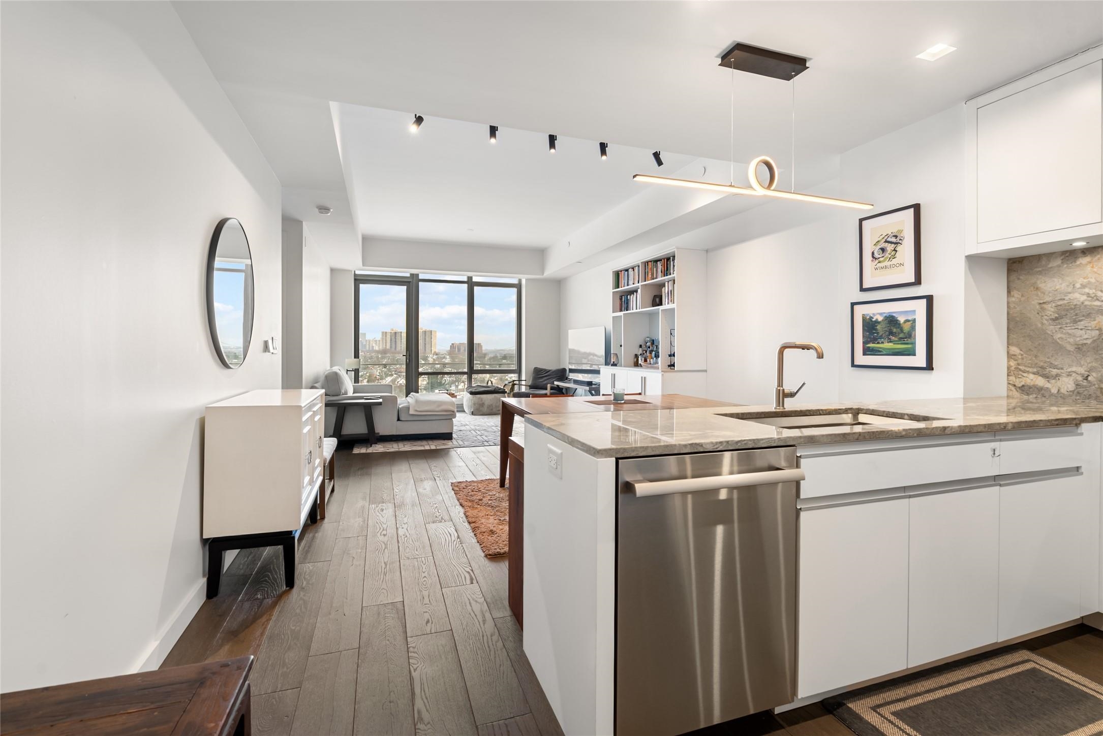 320 ADOLPHUS AVE - Photo 1