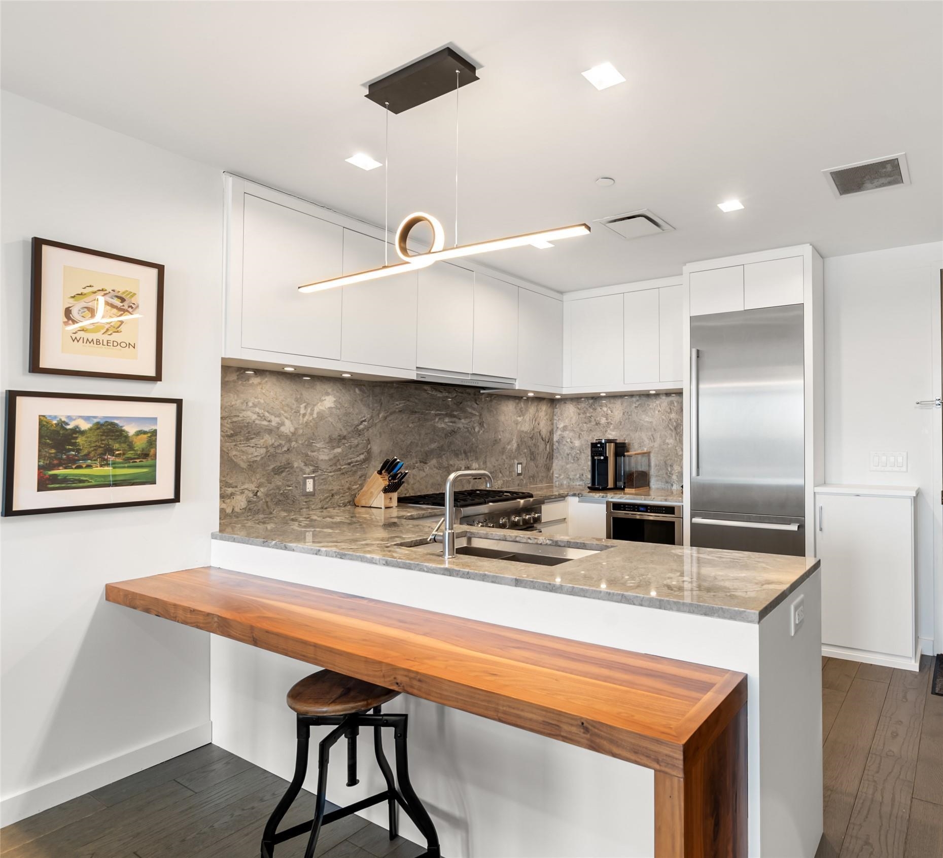 320 ADOLPHUS AVE - Photo 2