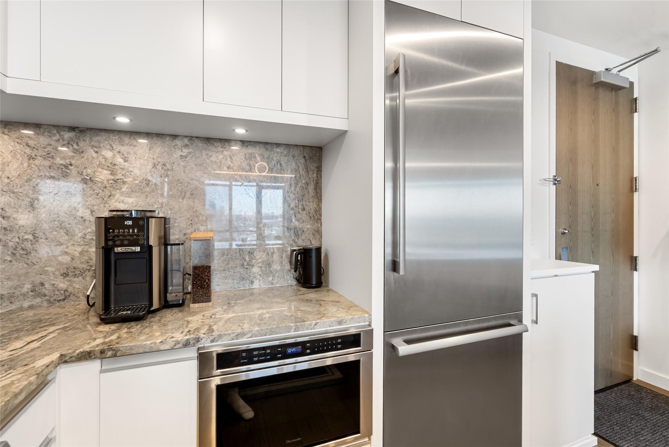 320 ADOLPHUS AVE - Photo 5