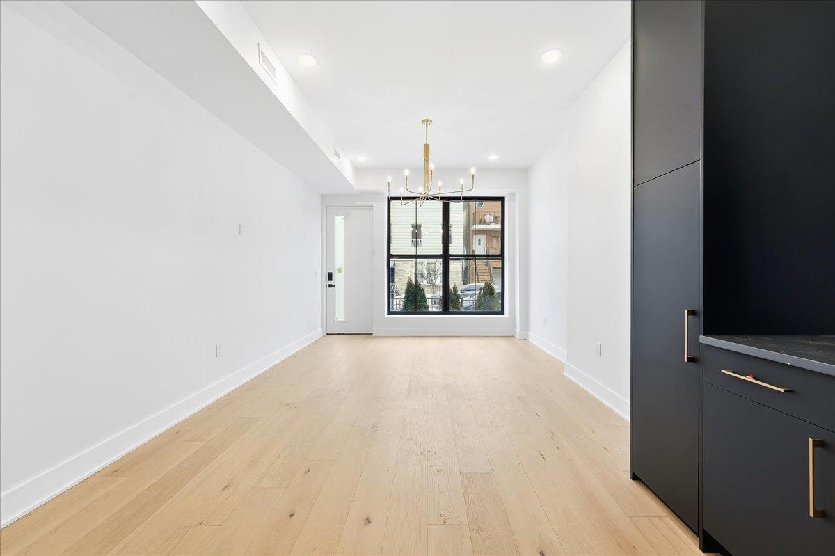 15 MANHATTAN AVE - Photo 3