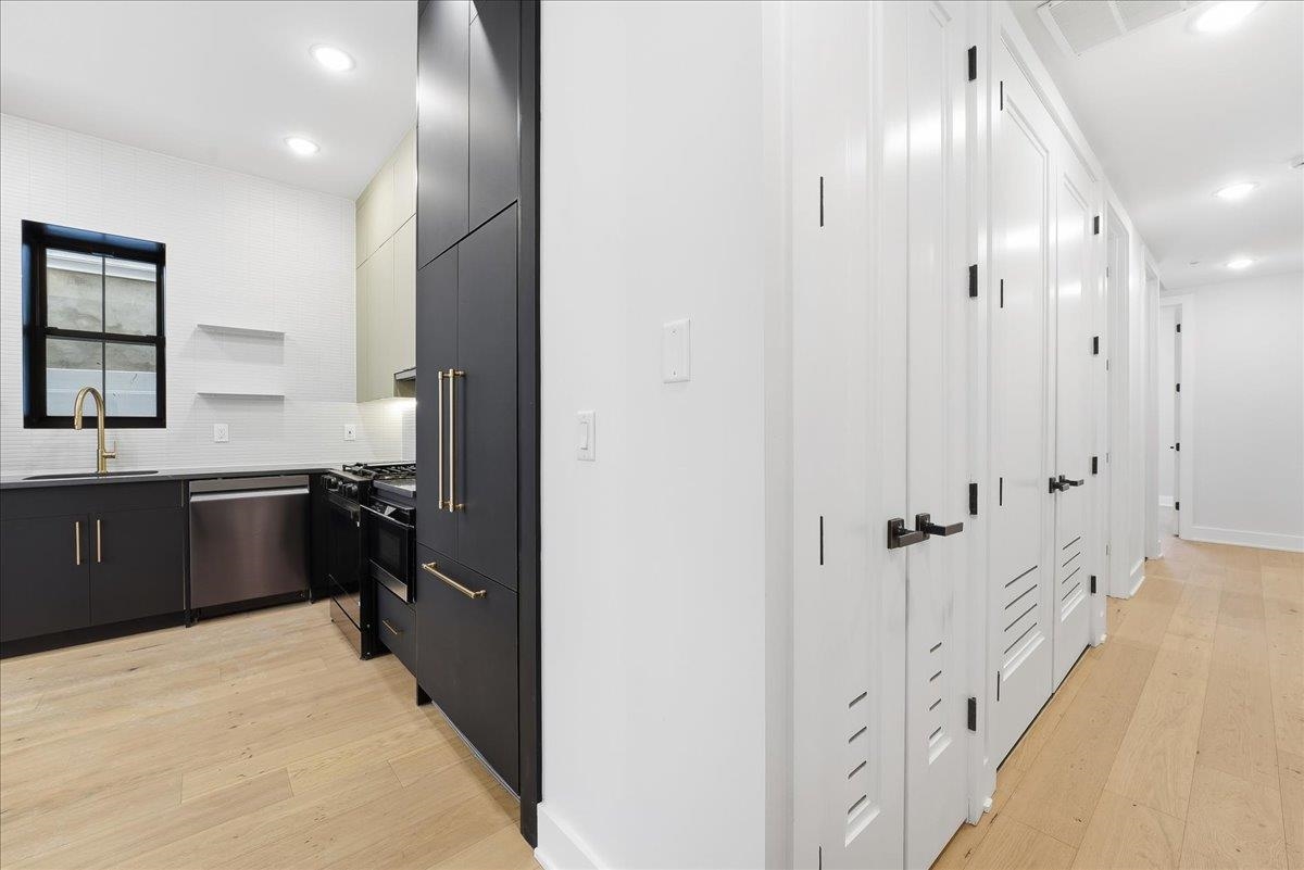 15 MANHATTAN AVE - Photo 5