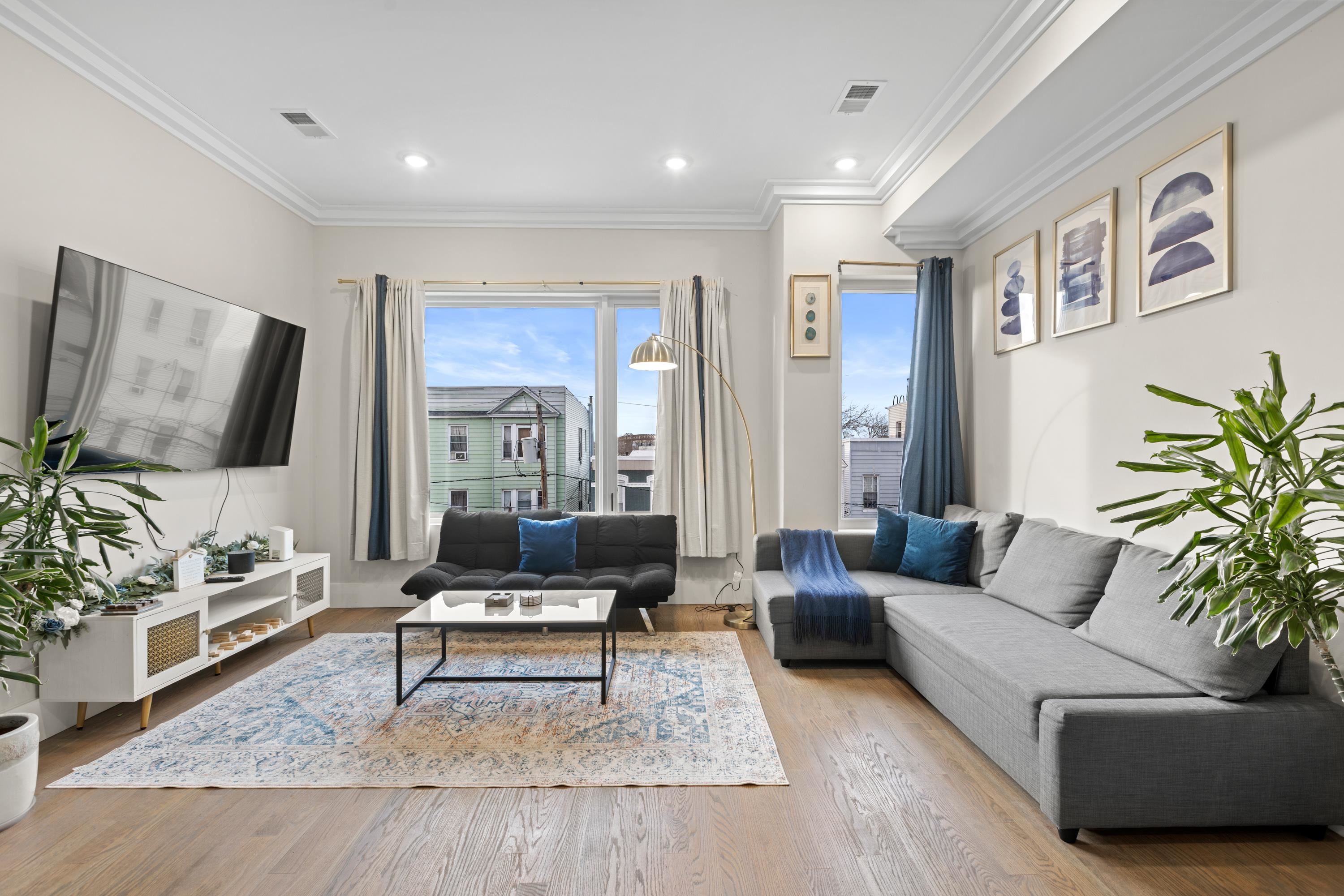 196 DELAWARE AVE - Photo 2