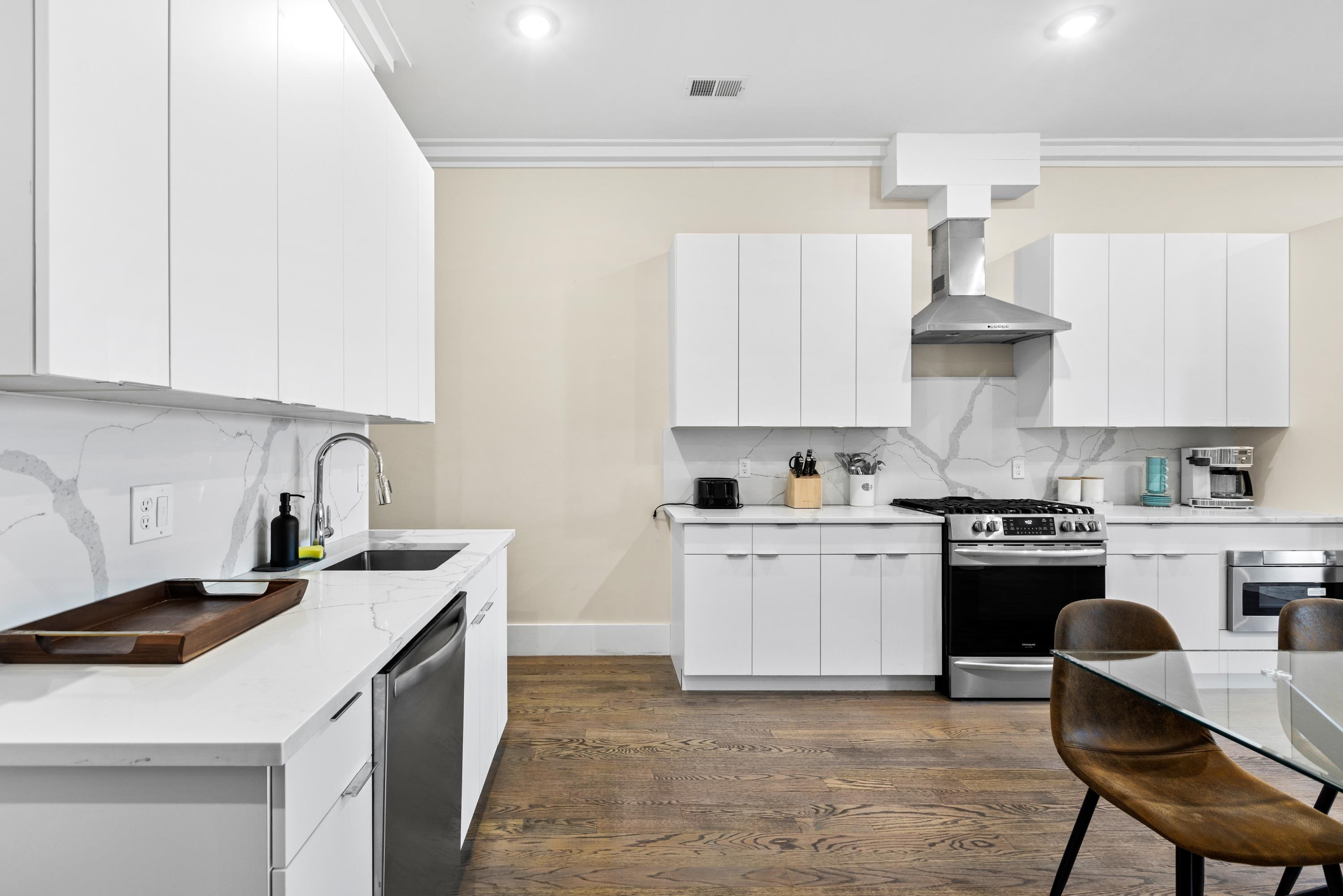 196 DELAWARE AVE - Photo 4