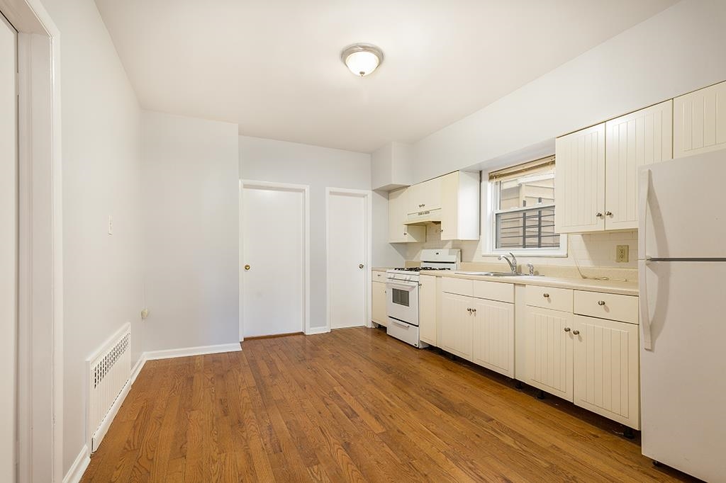 180 AVENUE F - Photo 4