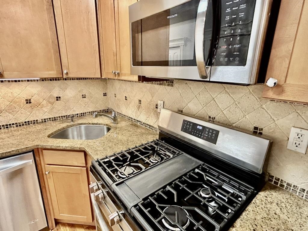 349 7TH ST - Photo 5