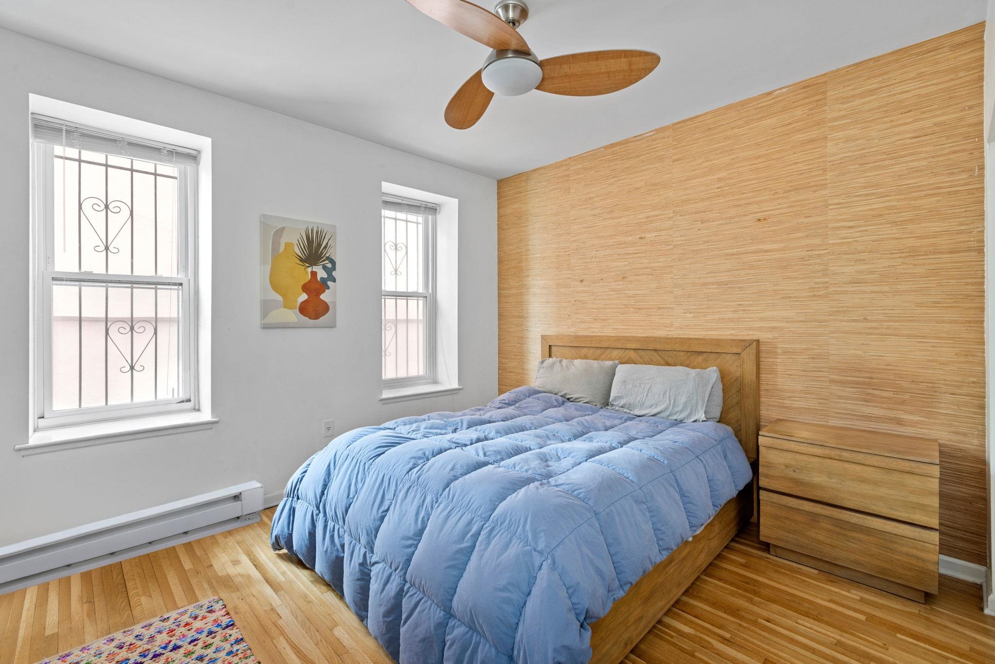 533 MONROE ST - Photo 4