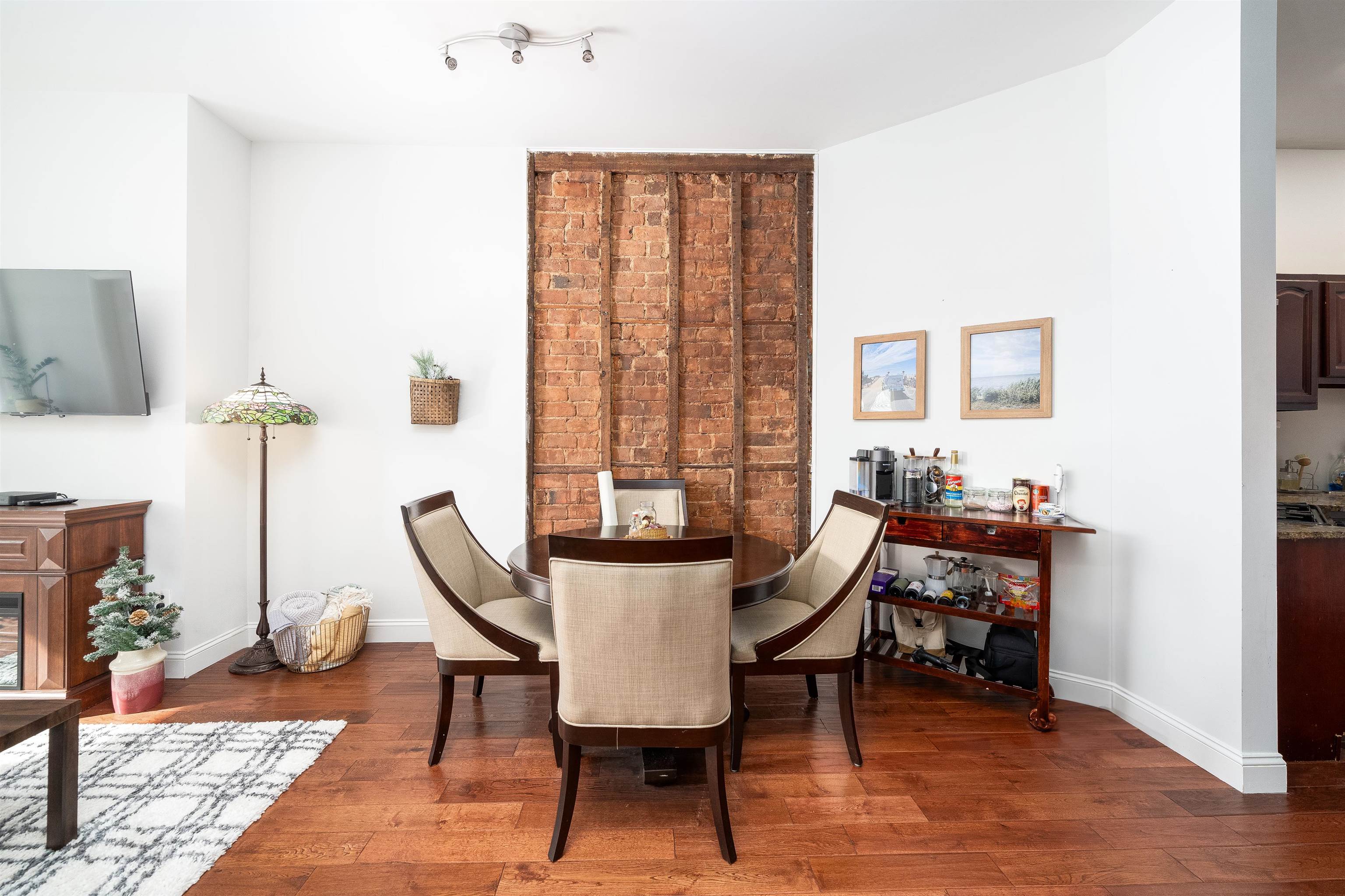 245 GRIFFITH ST - Photo 3