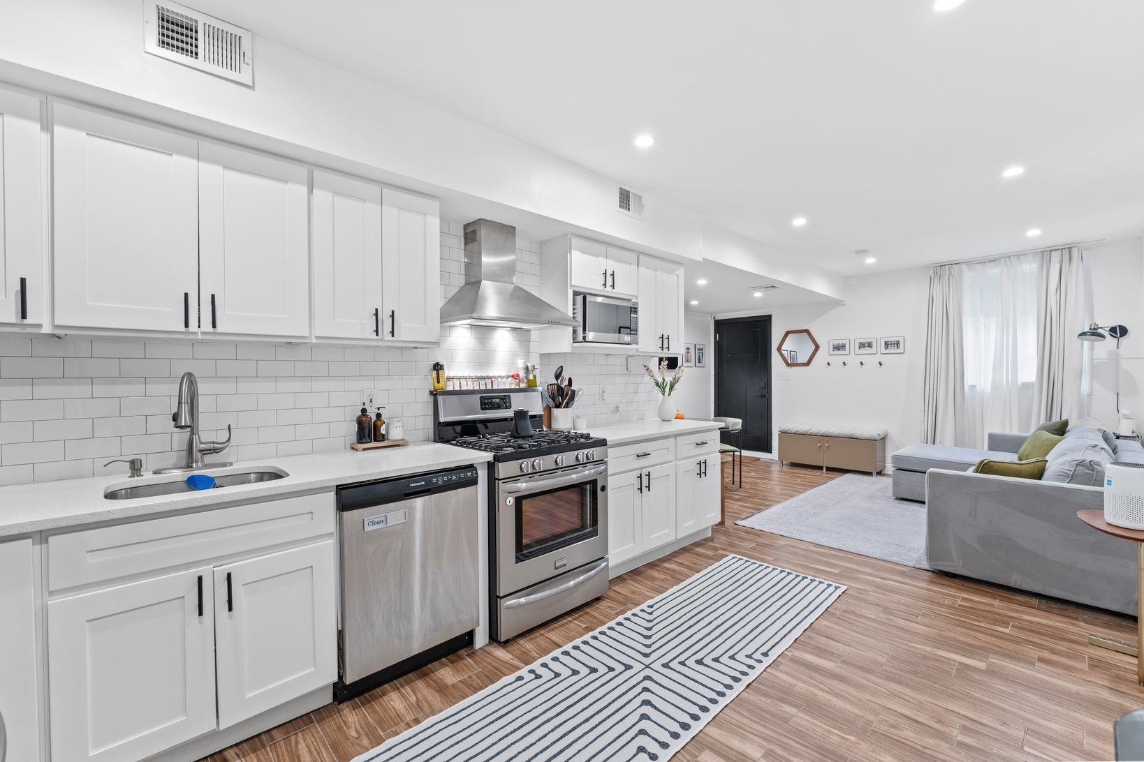 47 47TH ST - Photo 2