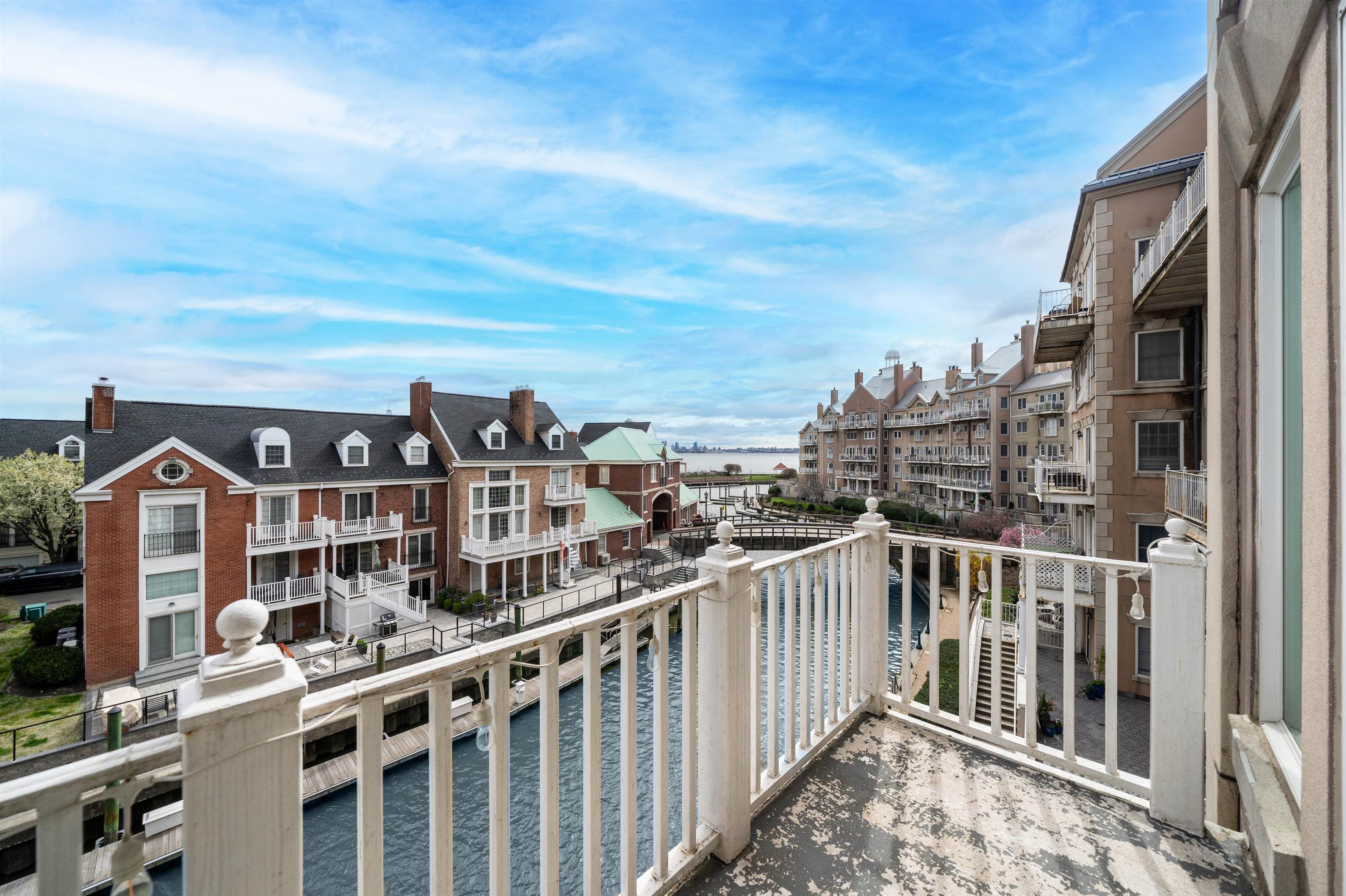 201 SHEARWATER CT WEST #33