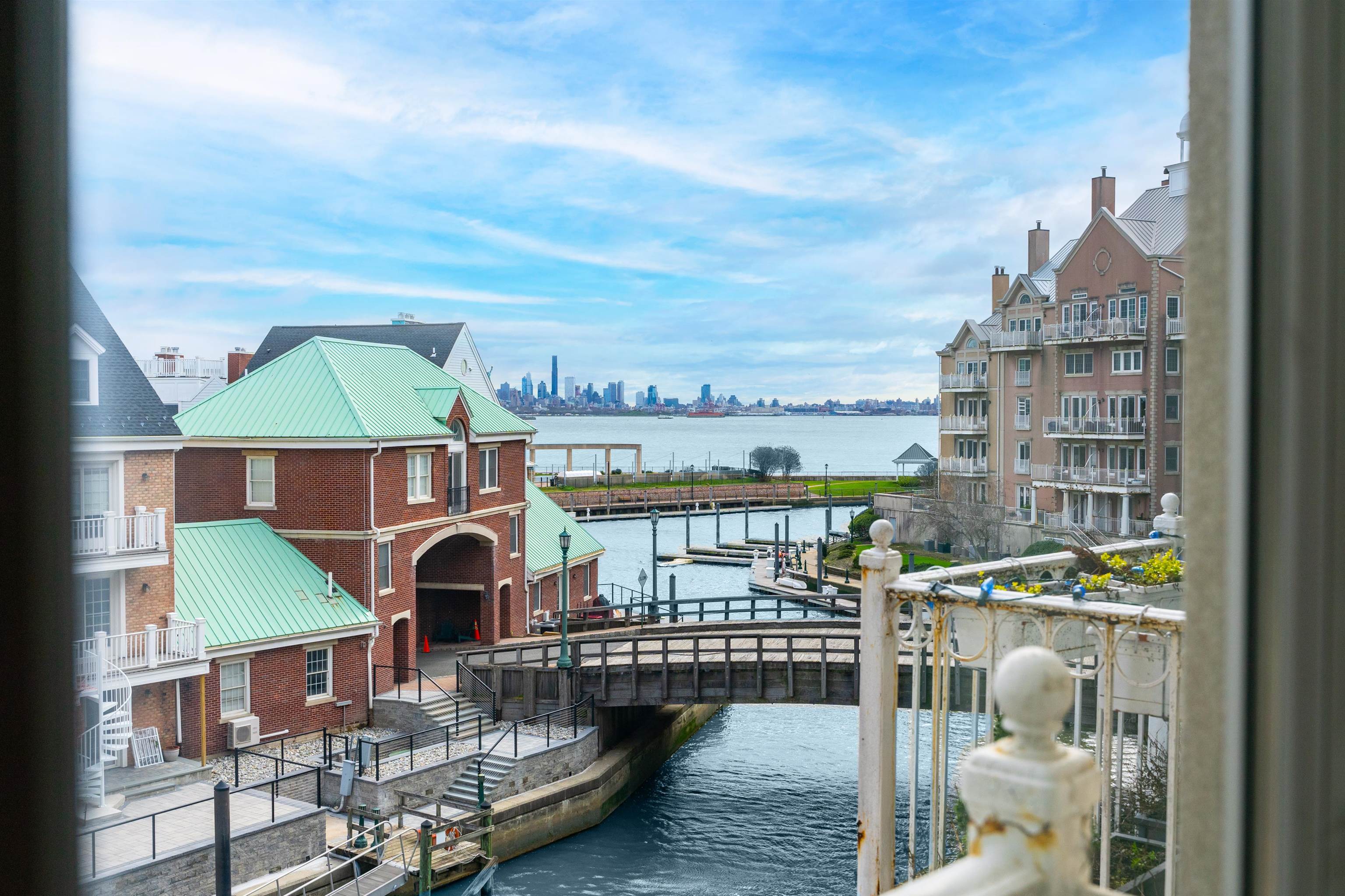 201 SHEARWATER CT WEST #33