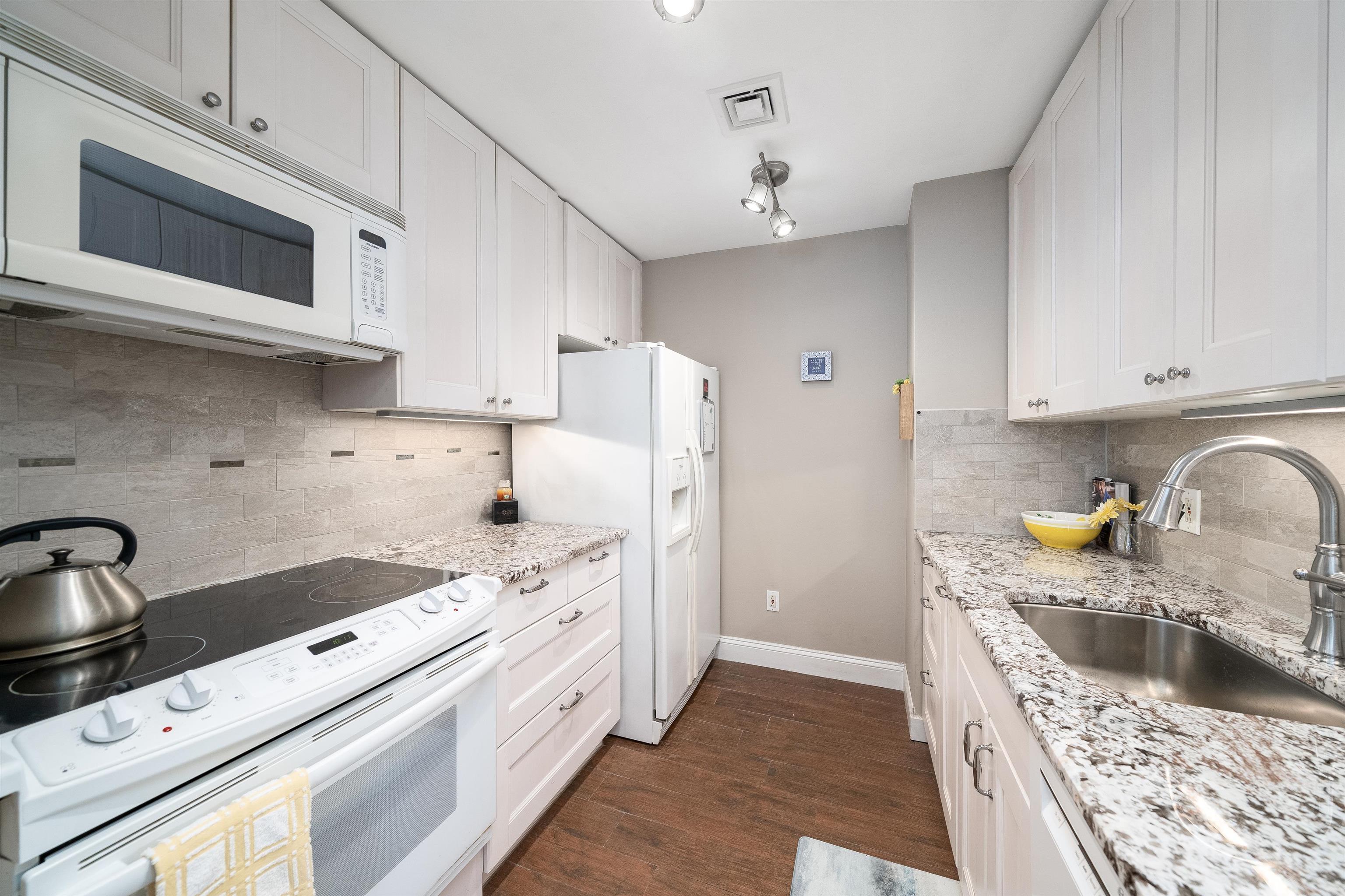 201 SHEARWATER CT WEST #33