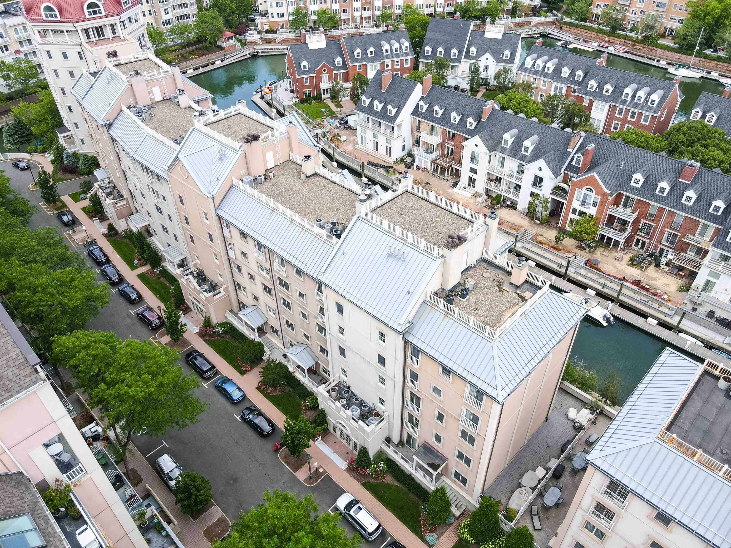 201 SHEARWATER CT WEST #33