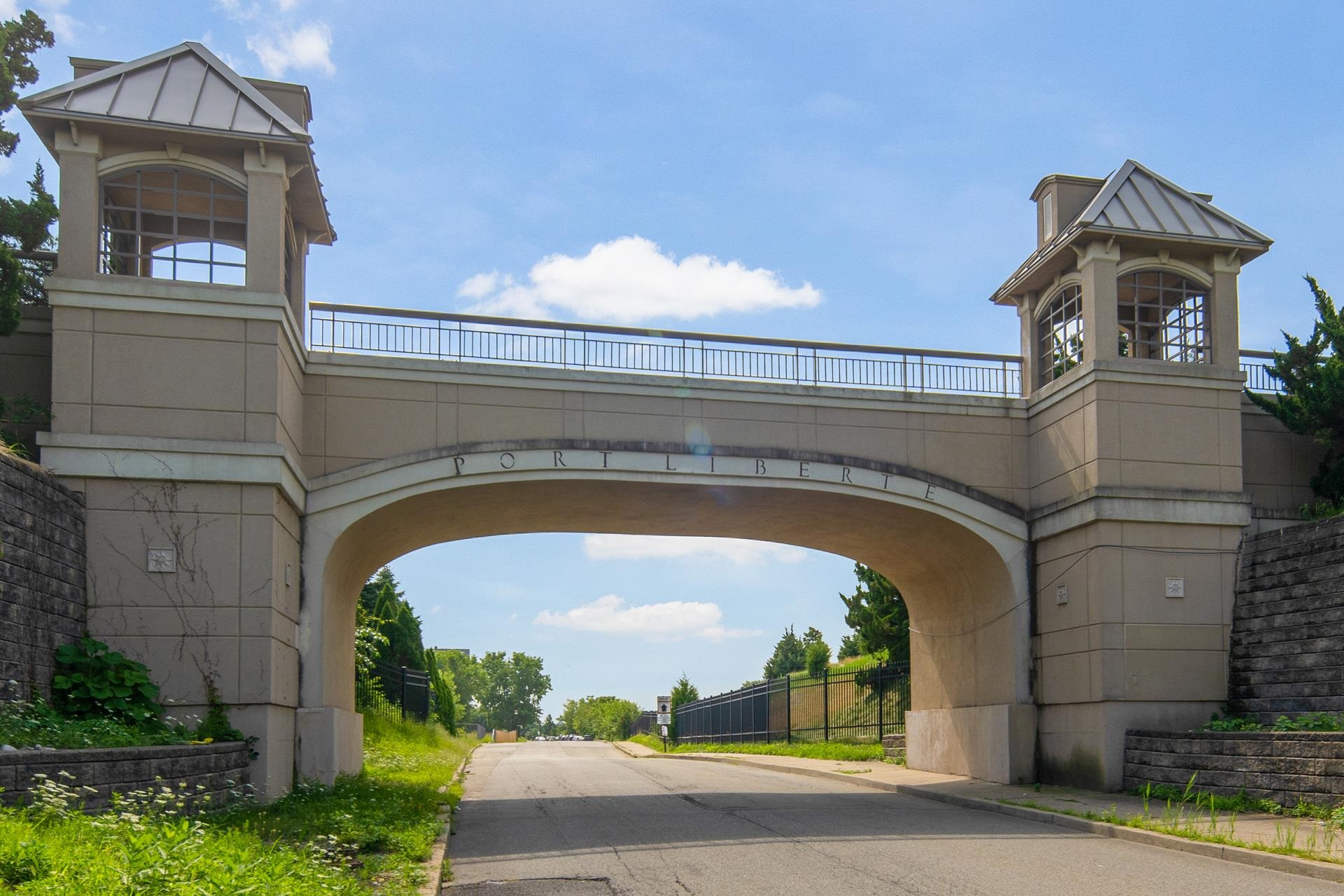 201 SHEARWATER CT WEST #33