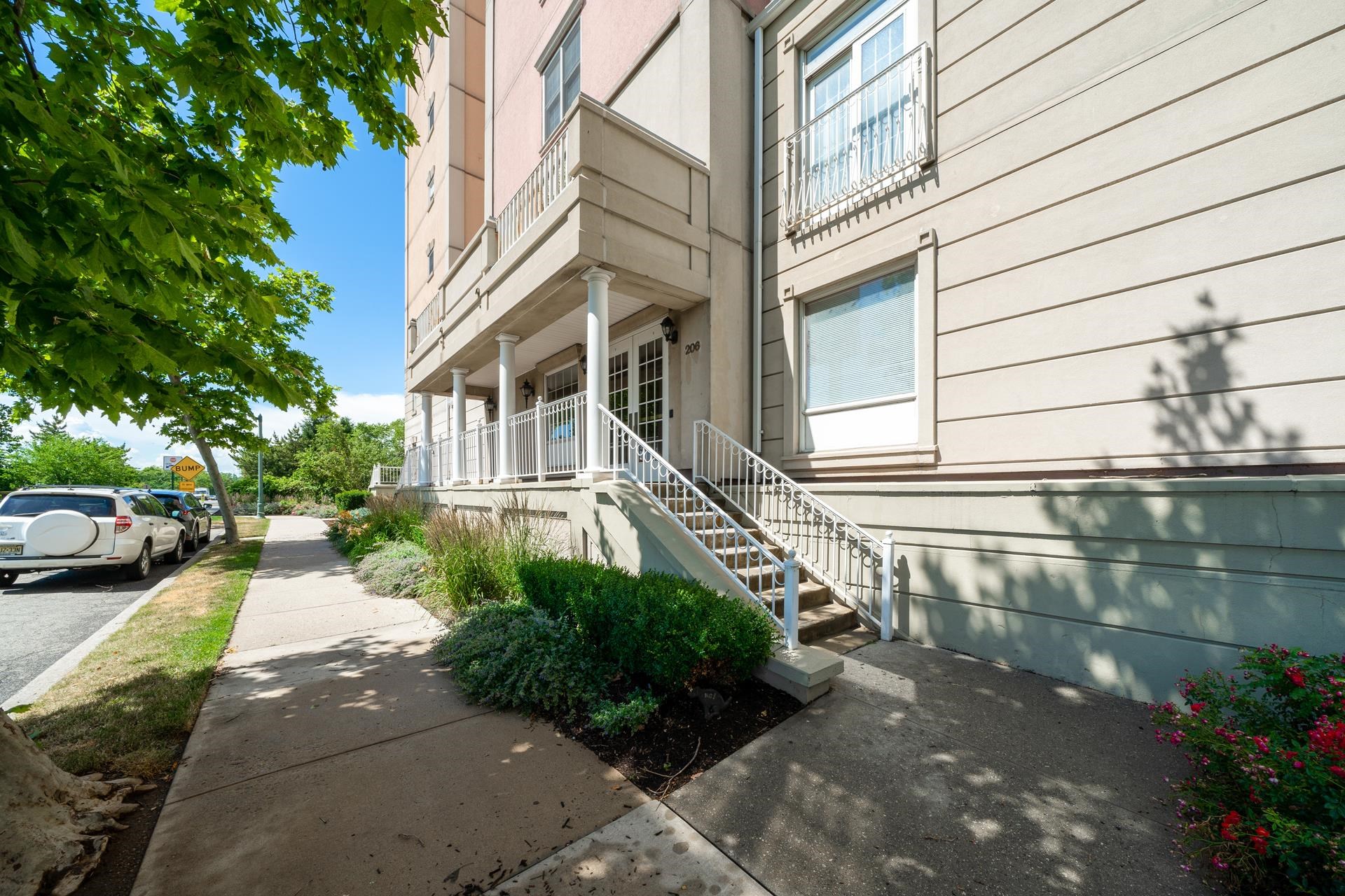 201 SHEARWATER CT WEST #33