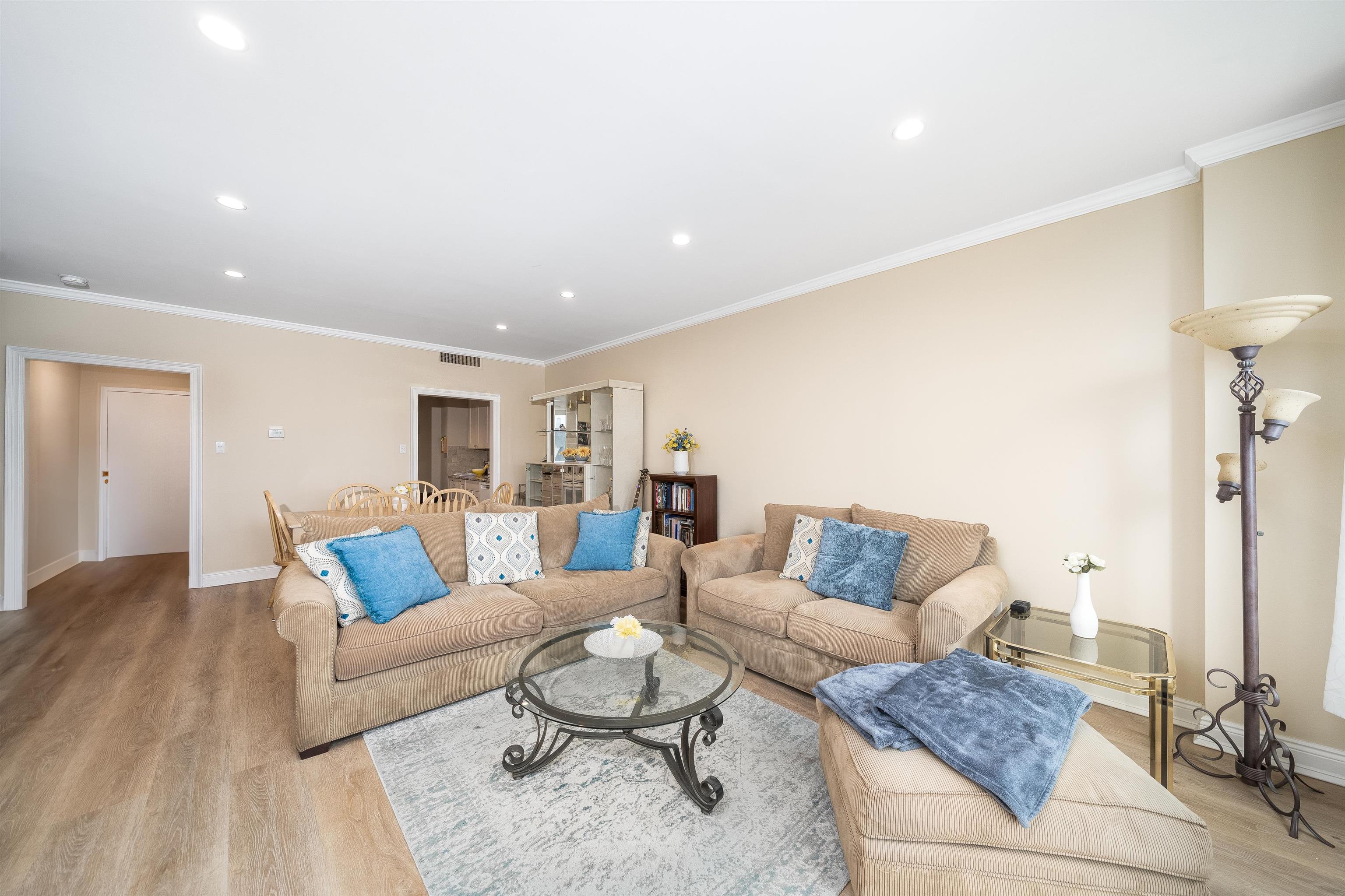 201 SHEARWATER CT WEST #33