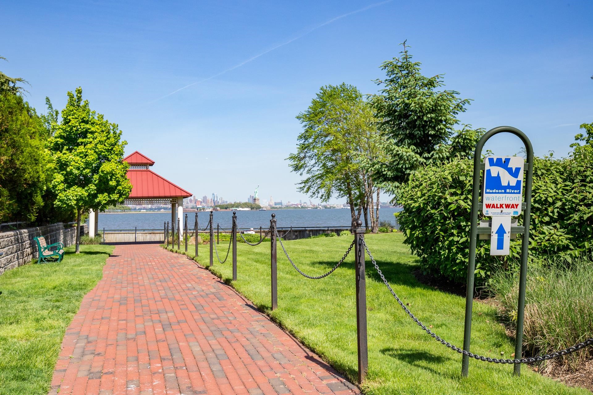 201 SHEARWATER CT WEST #33