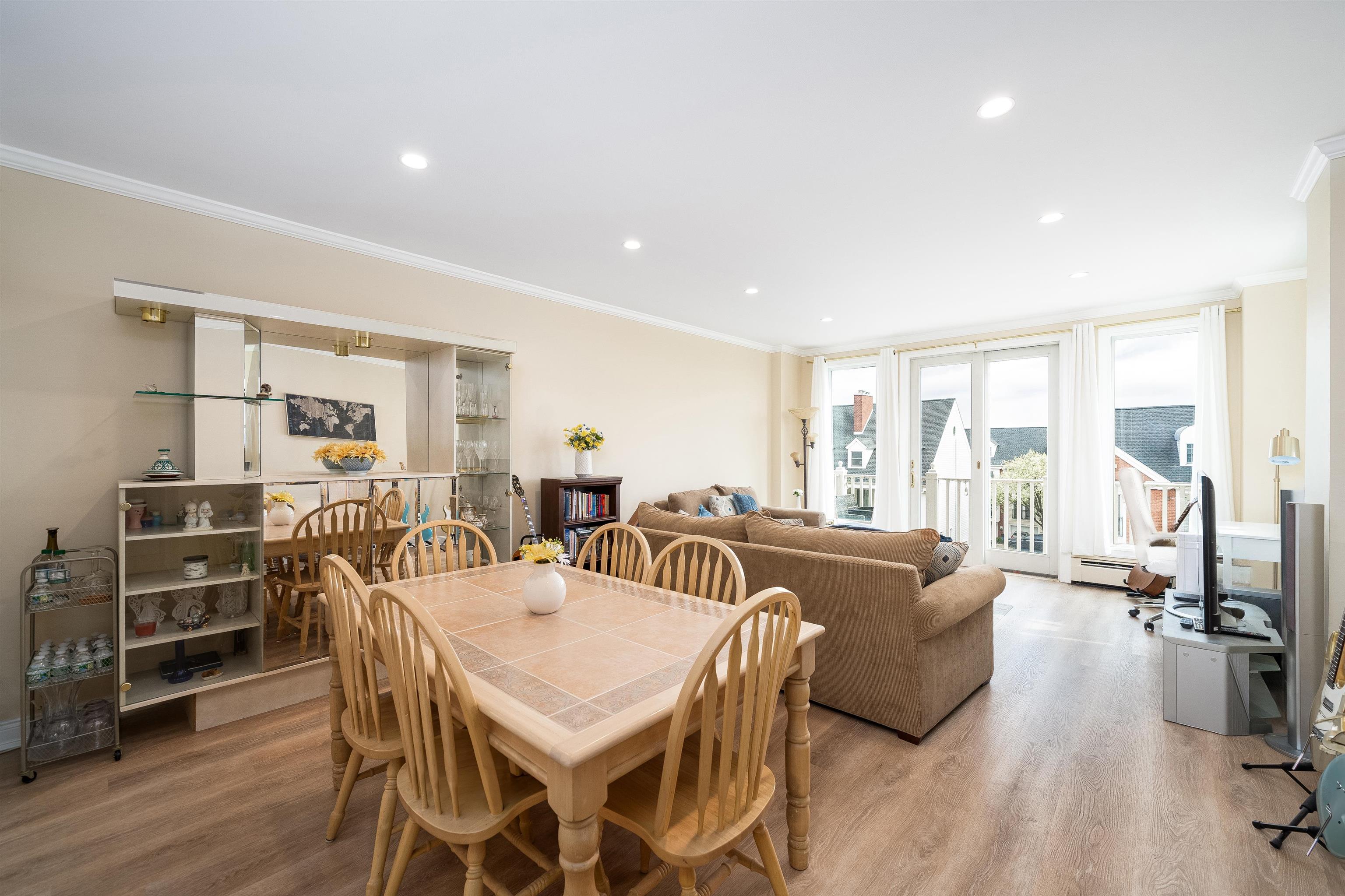 201 SHEARWATER CT WEST #33