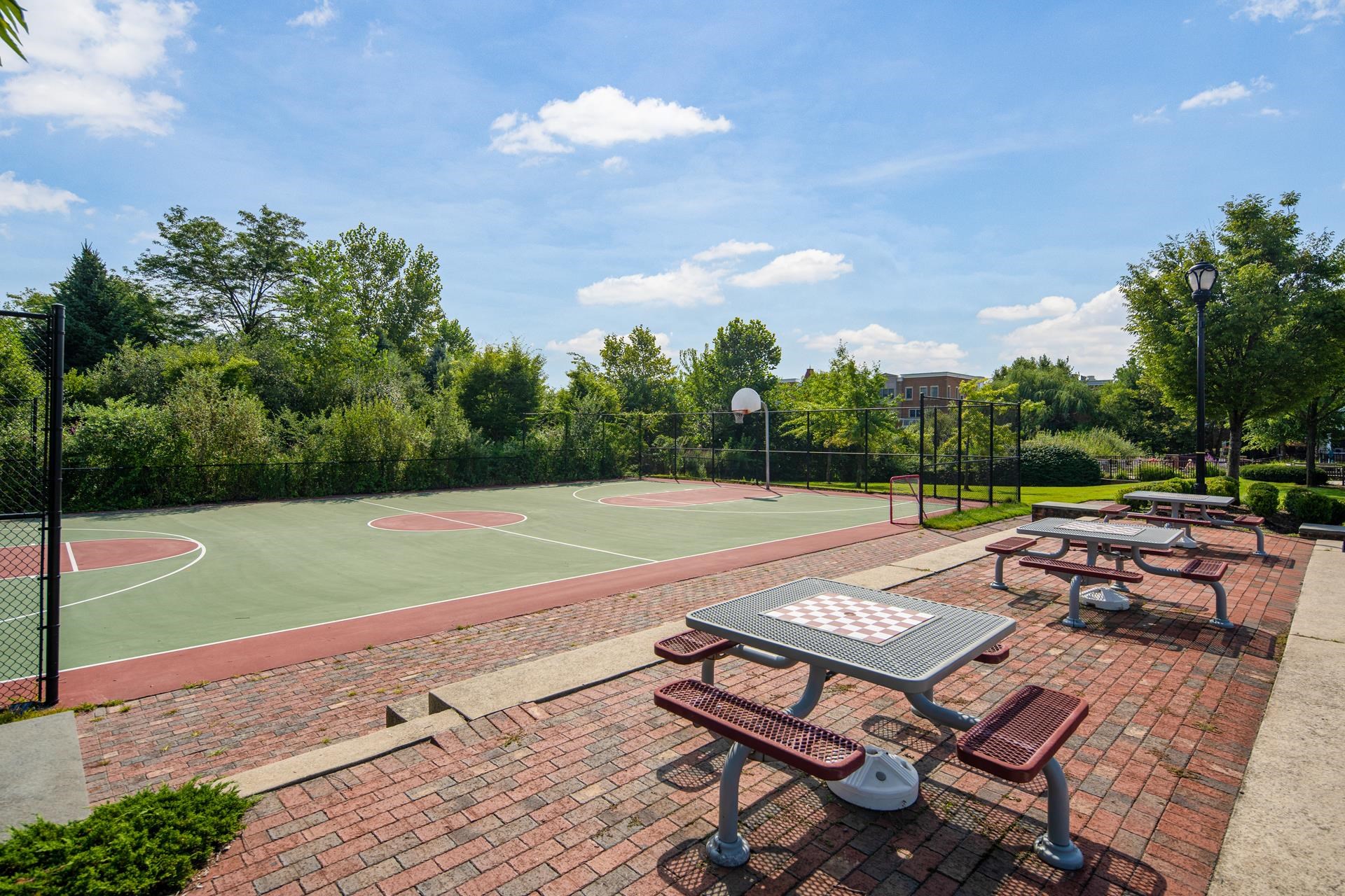 201 SHEARWATER CT WEST #33