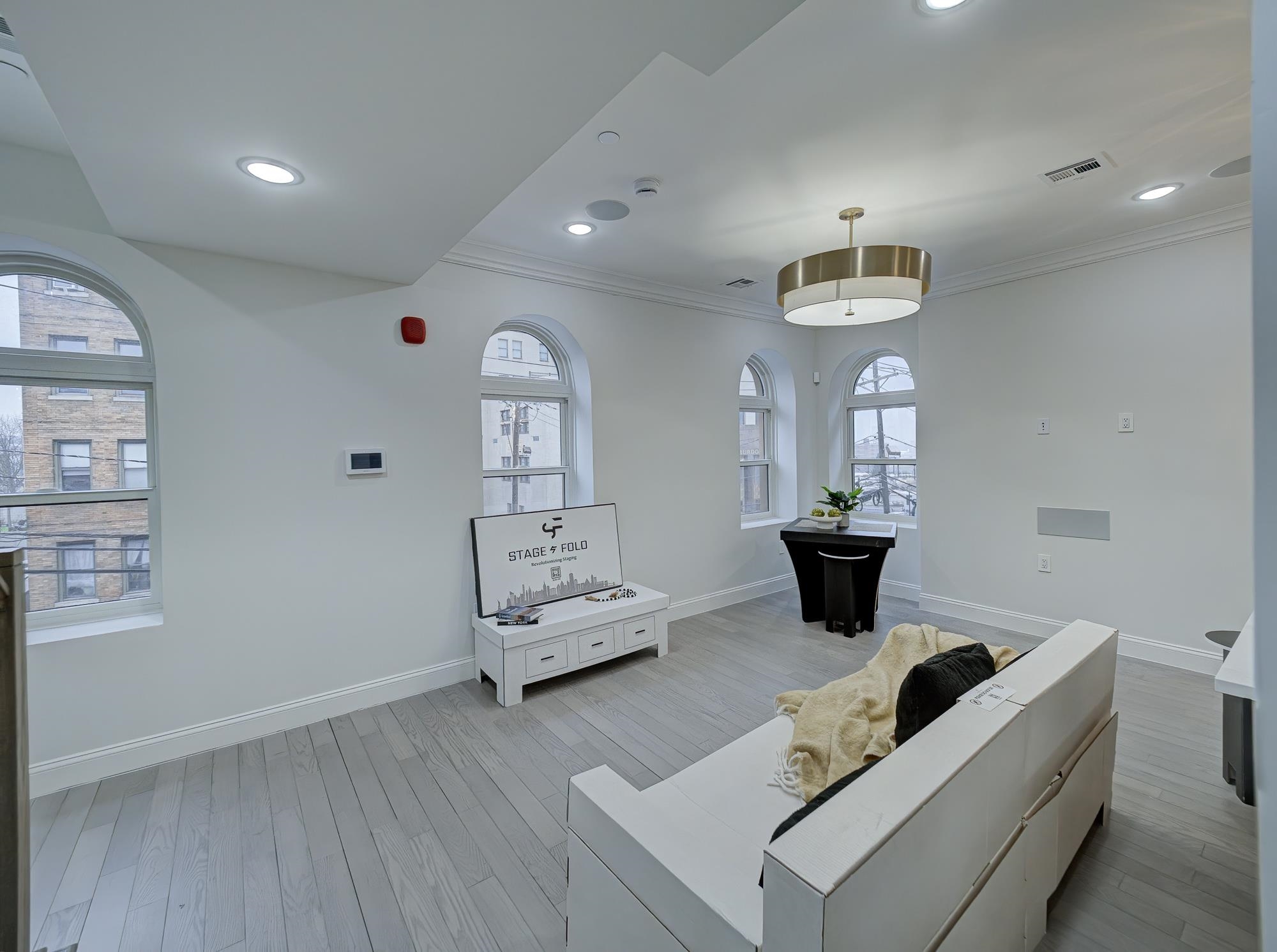 133 CLIFTON PL - Photo 2