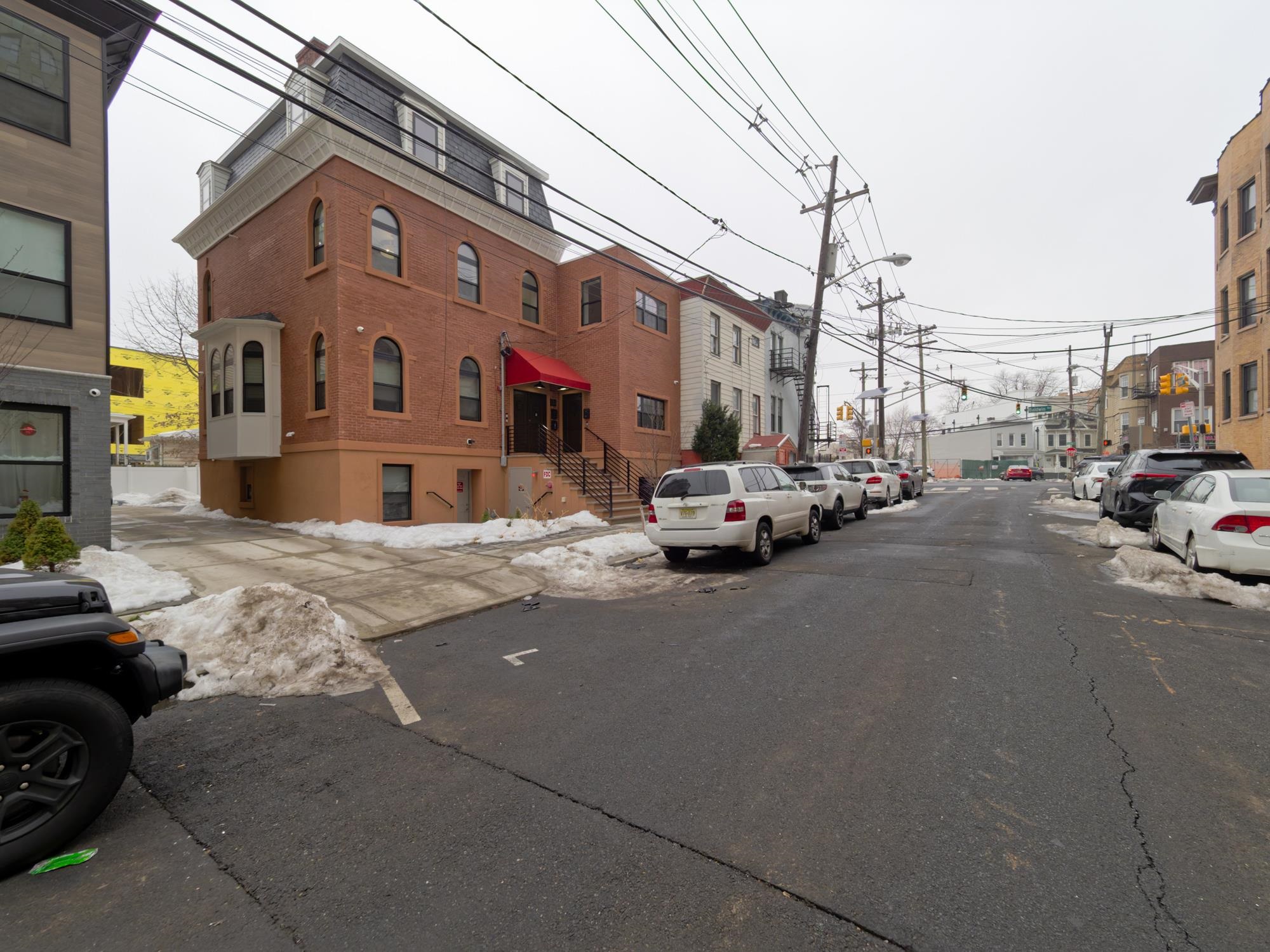 133 CLIFTON PL - Photo 4