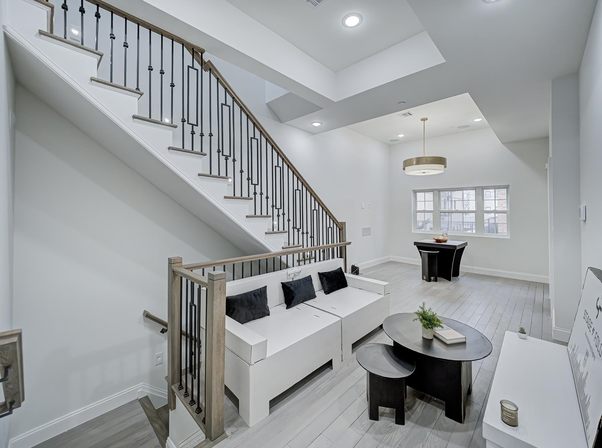 133 CLIFTON PL - Photo 4