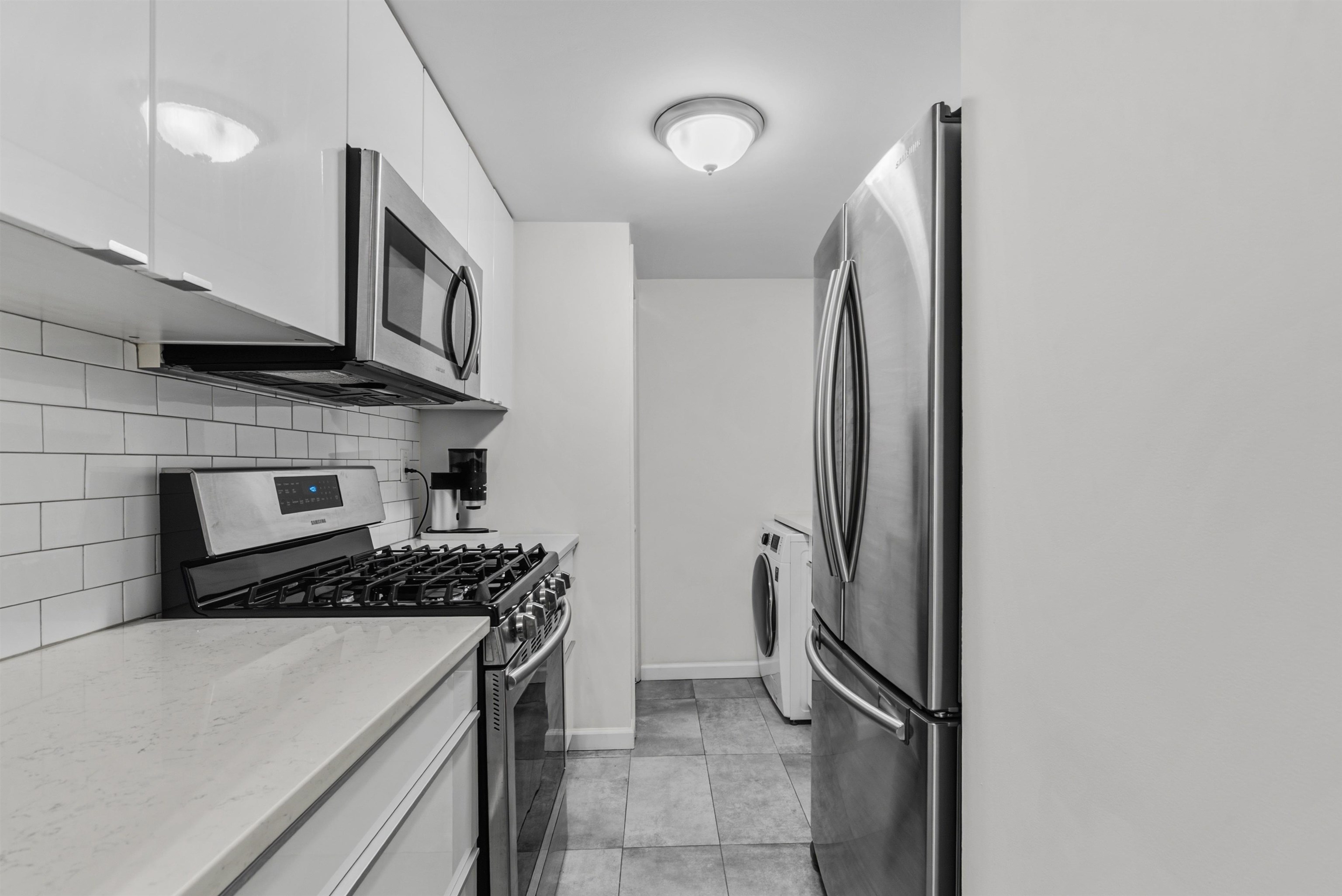 318 38TH ST - Photo 3