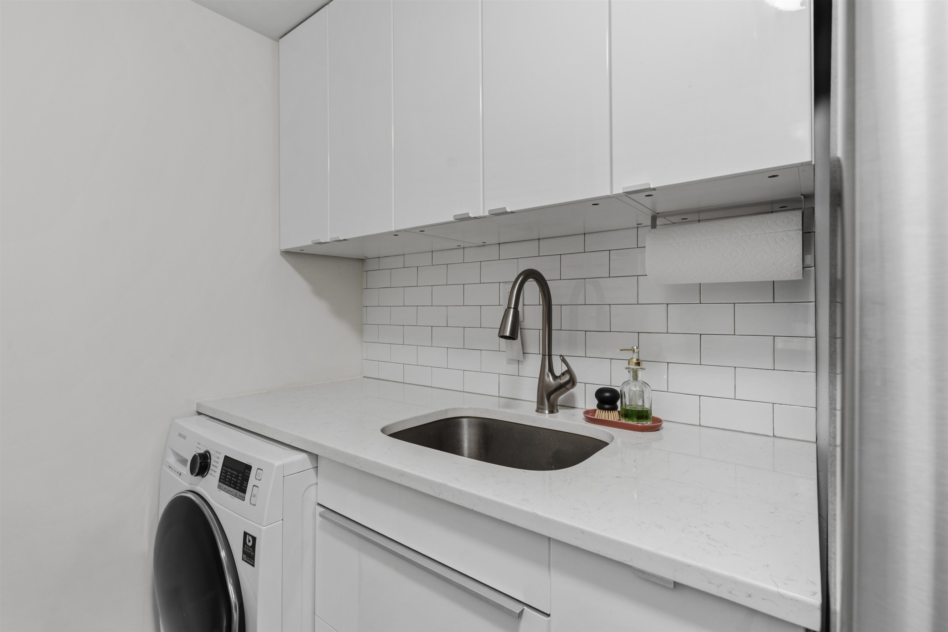 318 38TH ST - Photo 4