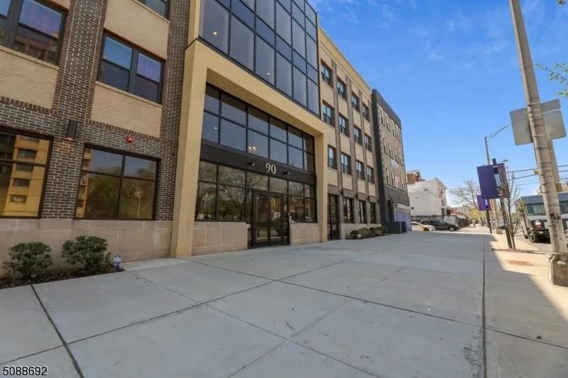 90 CLINTON AVE - Photo 2