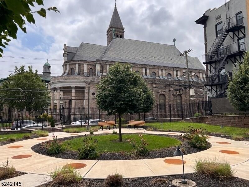 90 CLINTON AVE - Photo 4