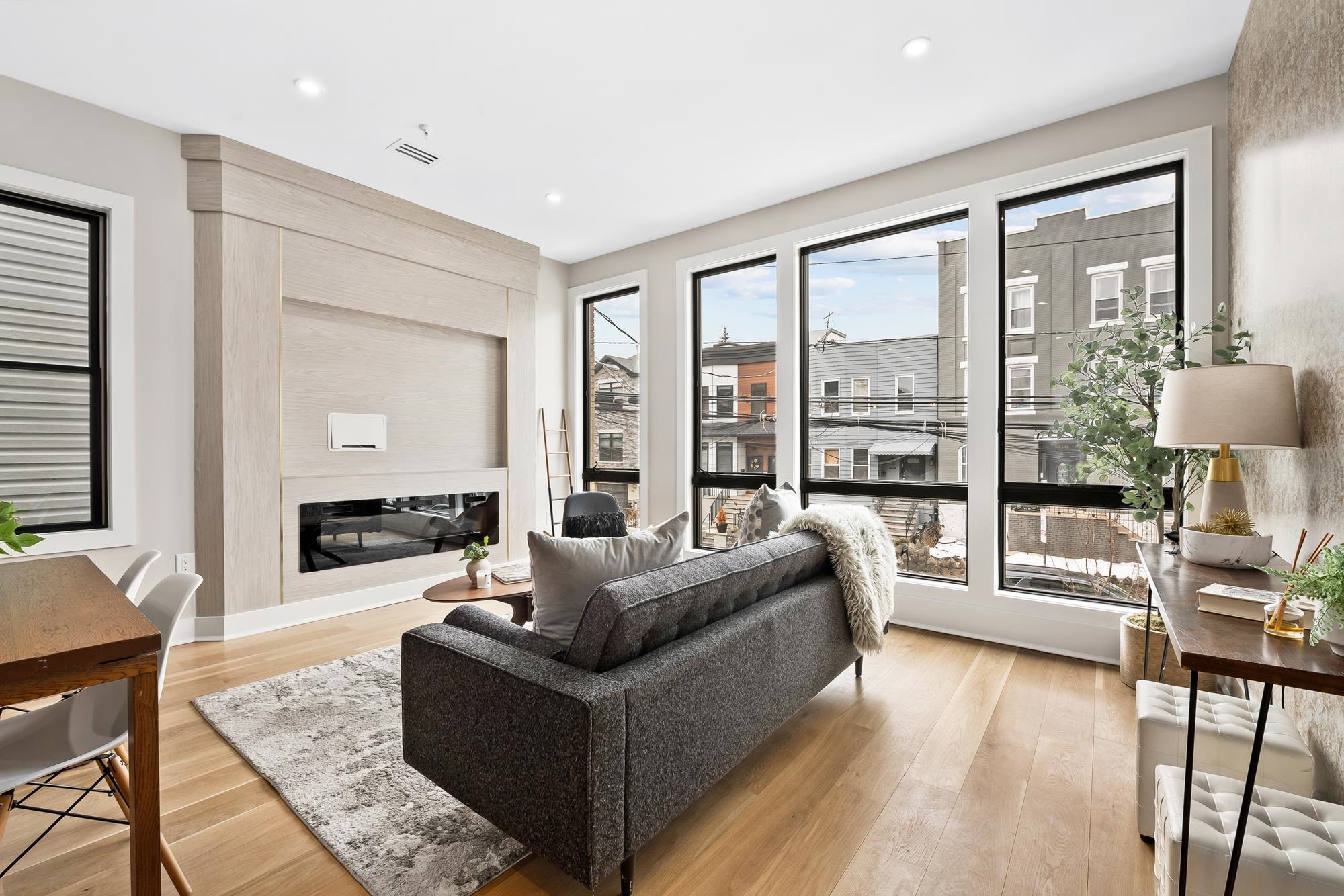 146 SHERMAN AVE - Photo 4